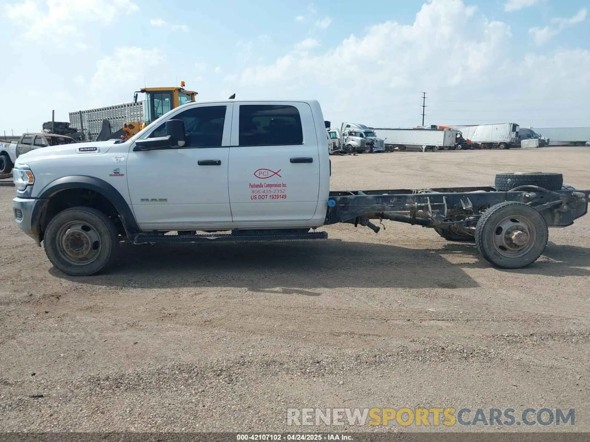 14 Photograph of a damaged car 3C7WRNFL4KG621614 RAM 5500 CHASSIS 2019