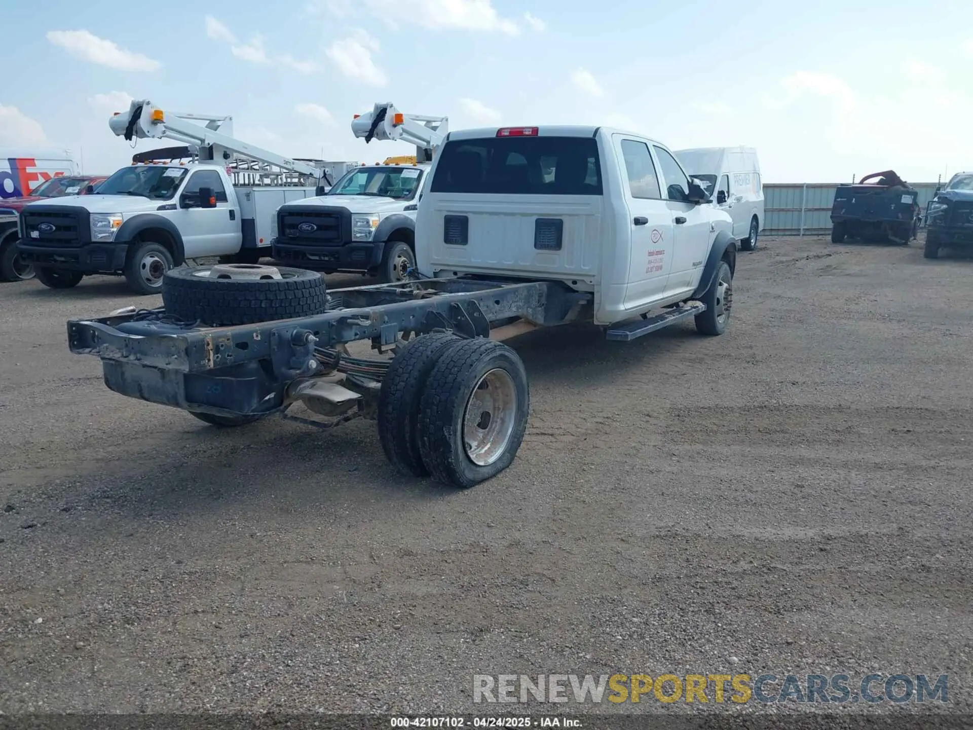 4 Photograph of a damaged car 3C7WRNFL4KG621614 RAM 5500 CHASSIS 2019