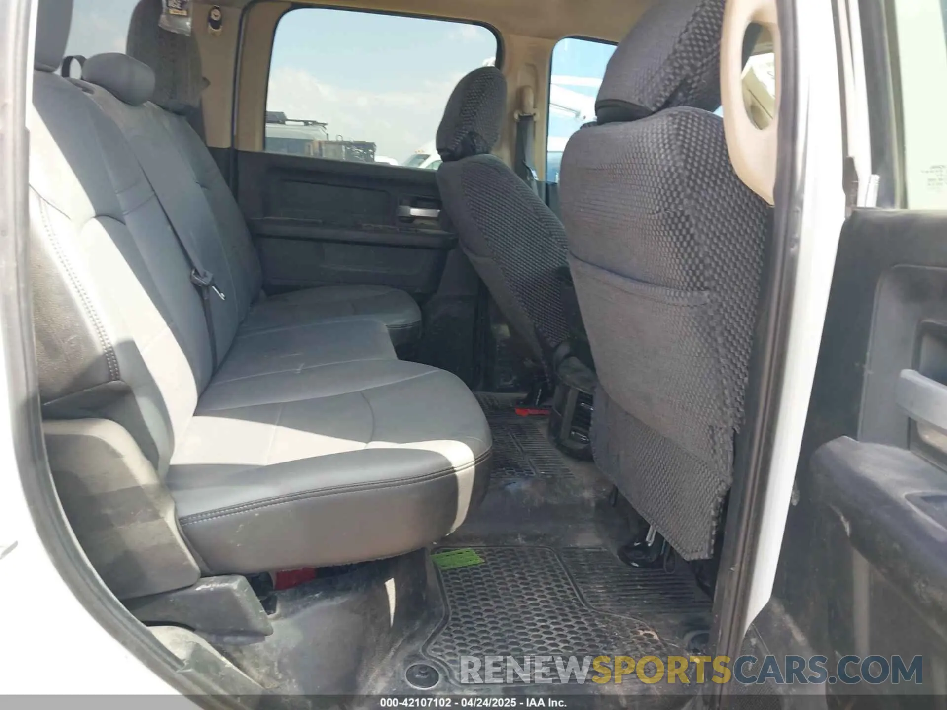6 Photograph of a damaged car 3C7WRNFL4KG621614 RAM 5500 CHASSIS 2019
