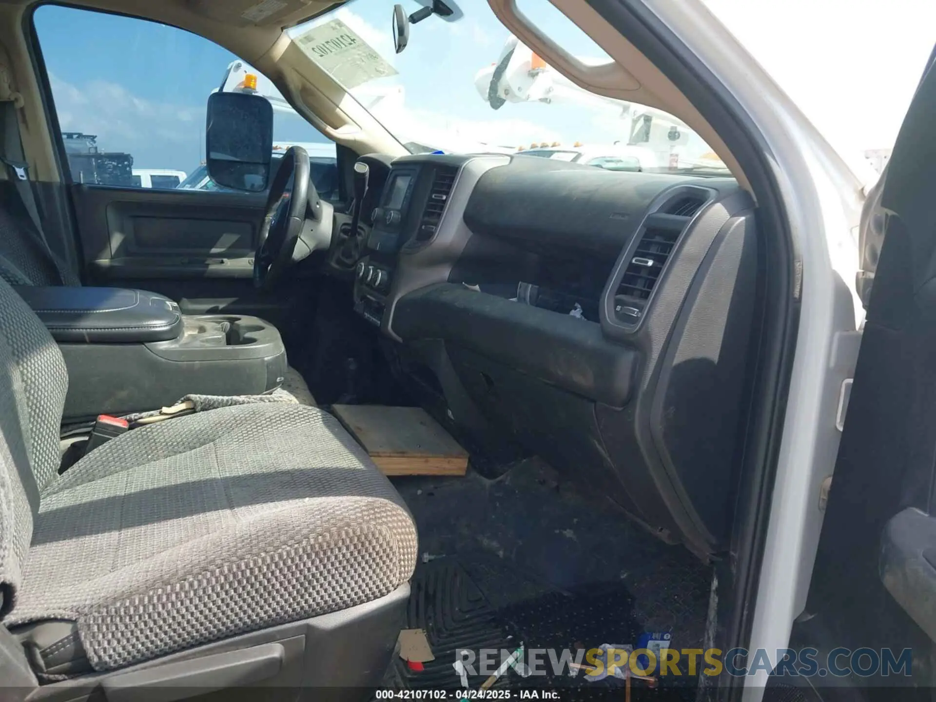7 Photograph of a damaged car 3C7WRNFL4KG621614 RAM 5500 CHASSIS 2019