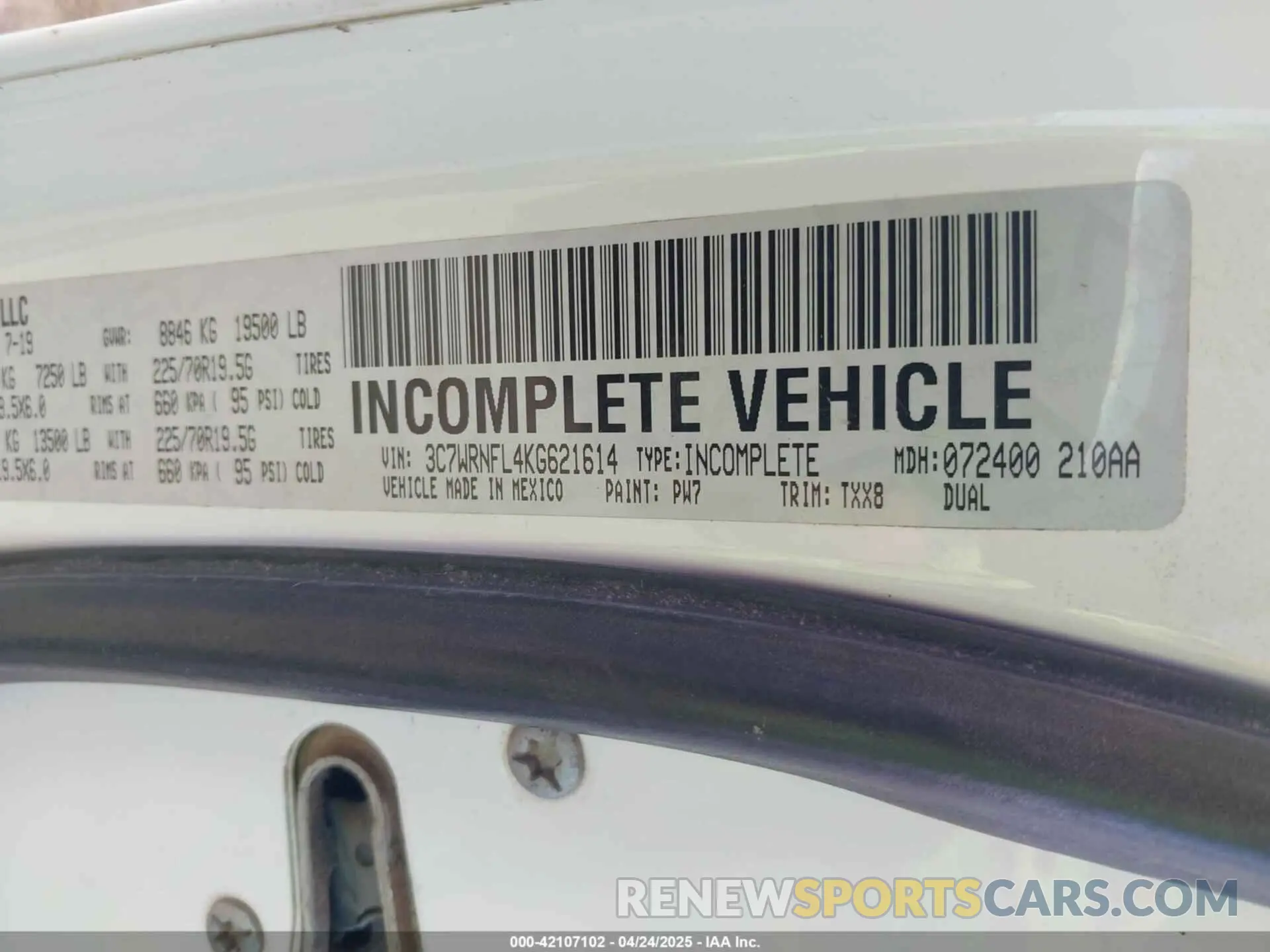 8 Photograph of a damaged car 3C7WRNFL4KG621614 RAM 5500 CHASSIS 2019