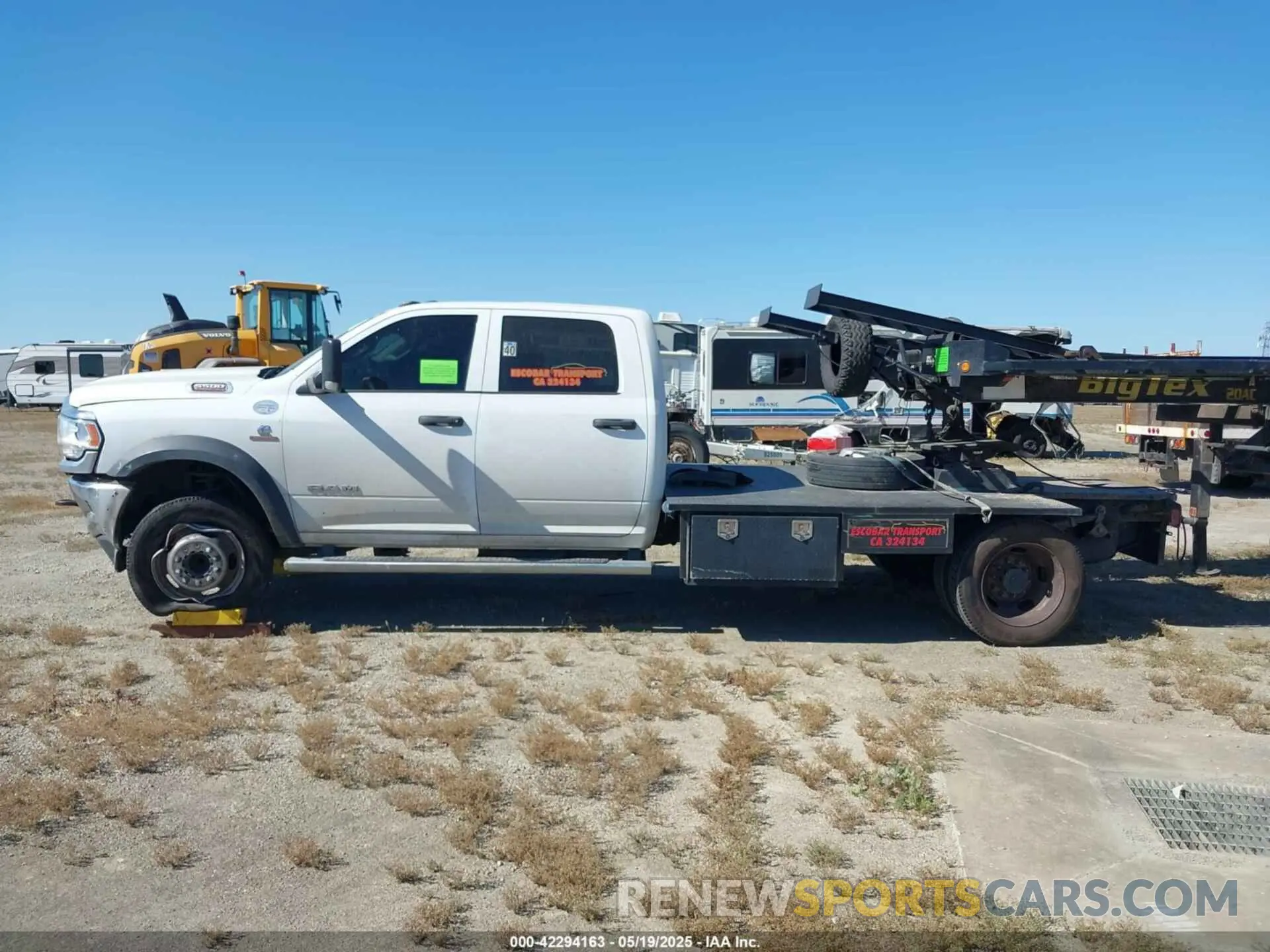 14 Photograph of a damaged car 3C7WRMFL7LG263680 RAM 5500 CHASSIS 2020