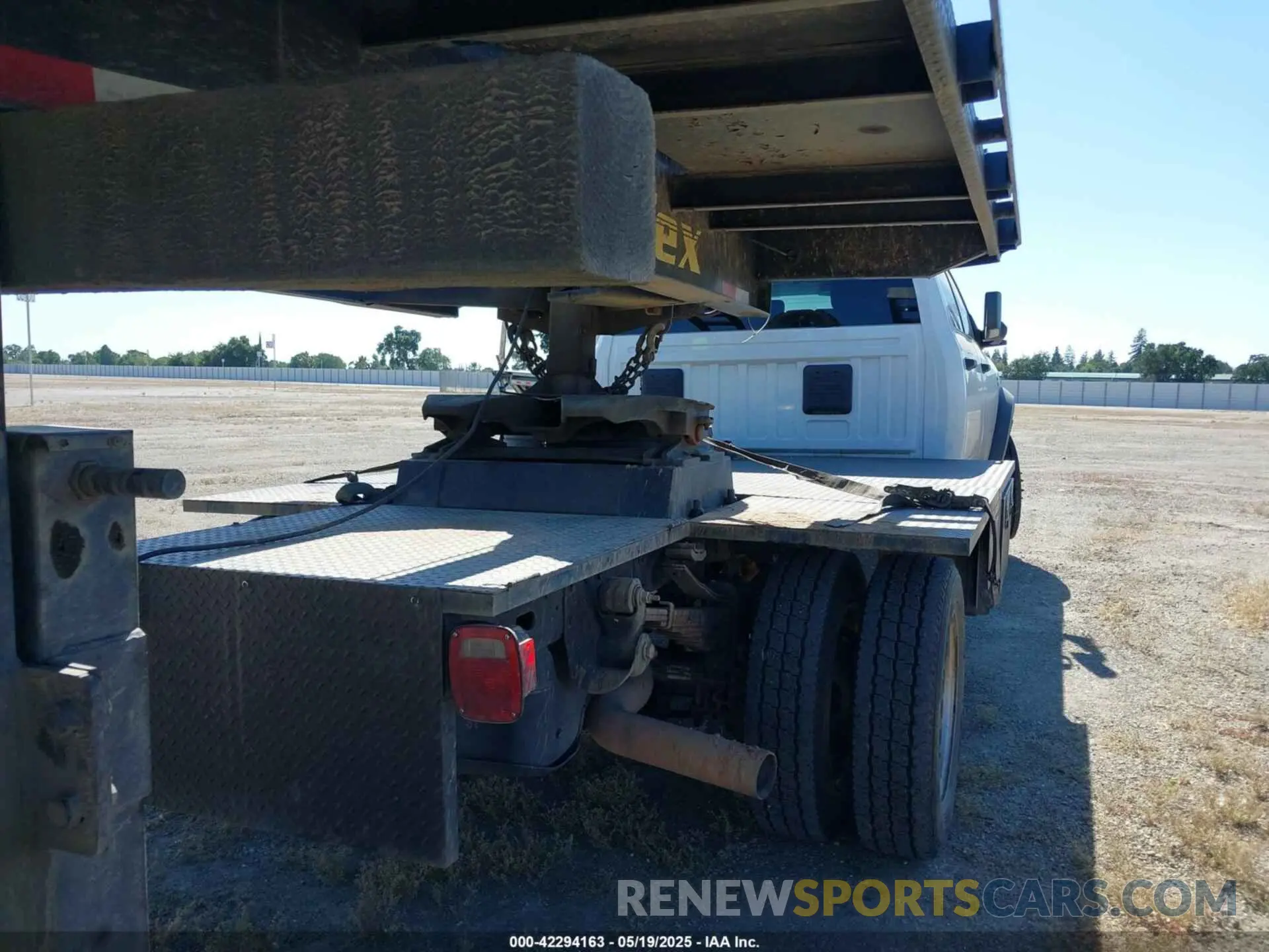 15 Photograph of a damaged car 3C7WRMFL7LG263680 RAM 5500 CHASSIS 2020