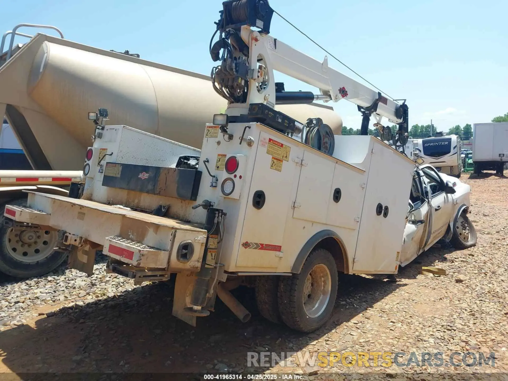 4 Photograph of a damaged car 3C7WRNFL1LG136462 RAM 5500 CHASSIS 2020