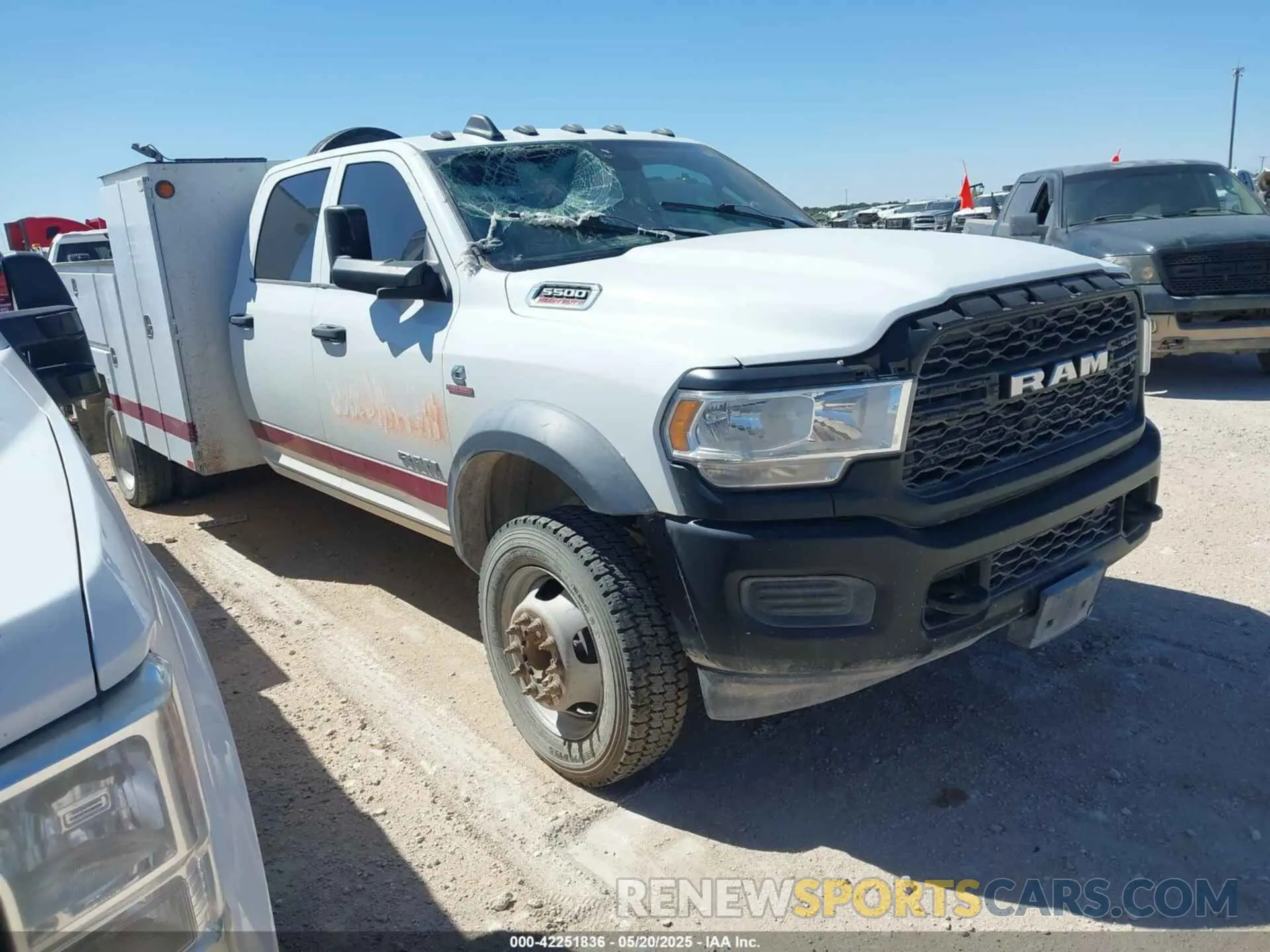 1 Photograph of a damaged car 3C7WRNFL9LG102317 RAM 5500 CHASSIS 2020