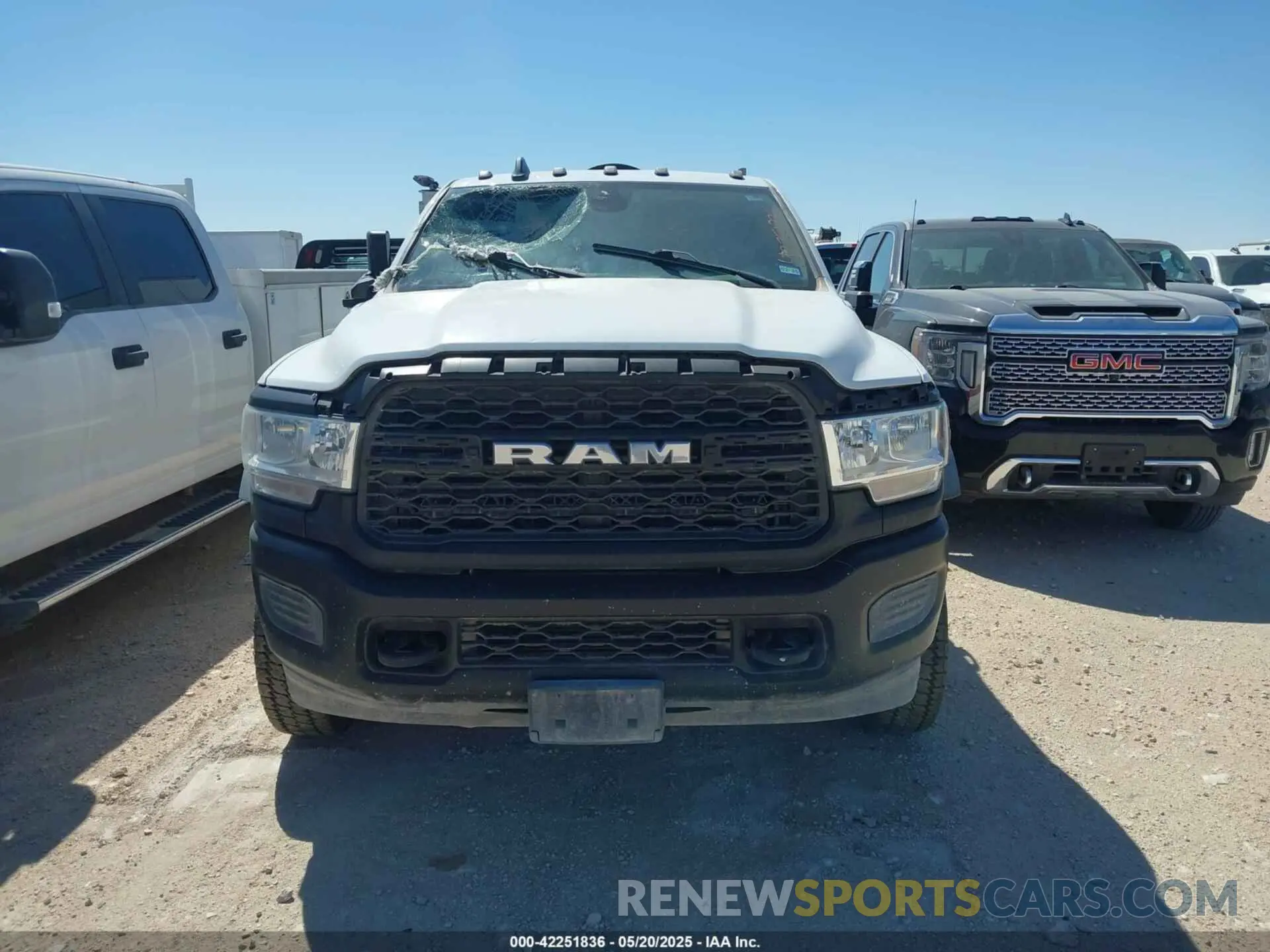 11 Photograph of a damaged car 3C7WRNFL9LG102317 RAM 5500 CHASSIS 2020