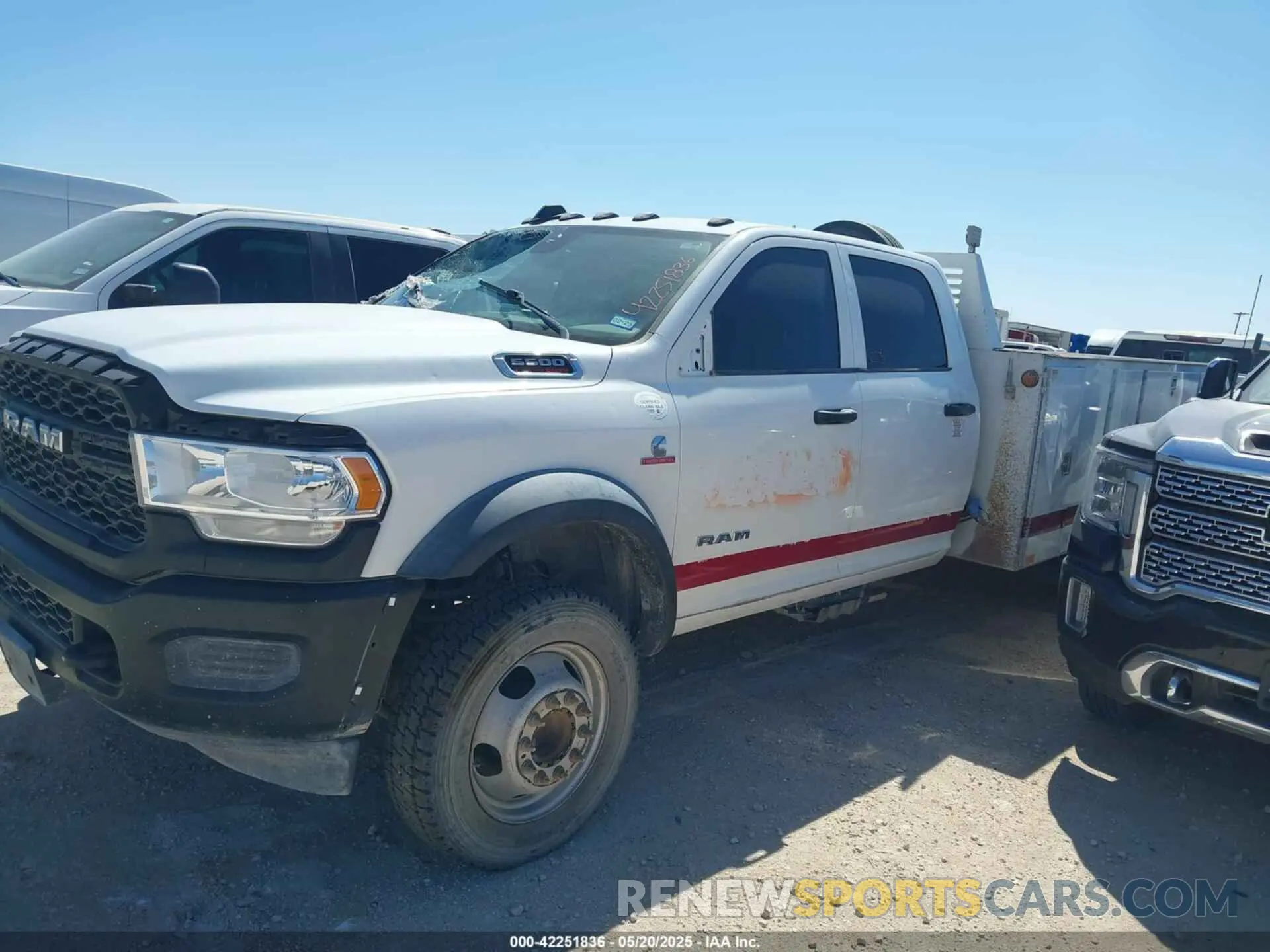 13 Photograph of a damaged car 3C7WRNFL9LG102317 RAM 5500 CHASSIS 2020