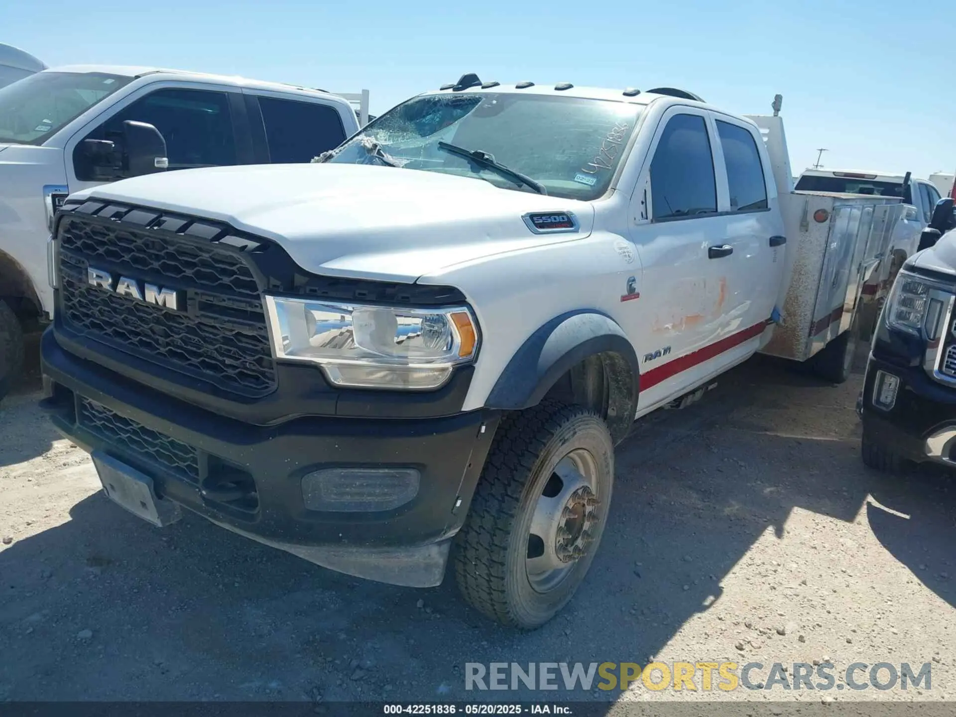 2 Photograph of a damaged car 3C7WRNFL9LG102317 RAM 5500 CHASSIS 2020