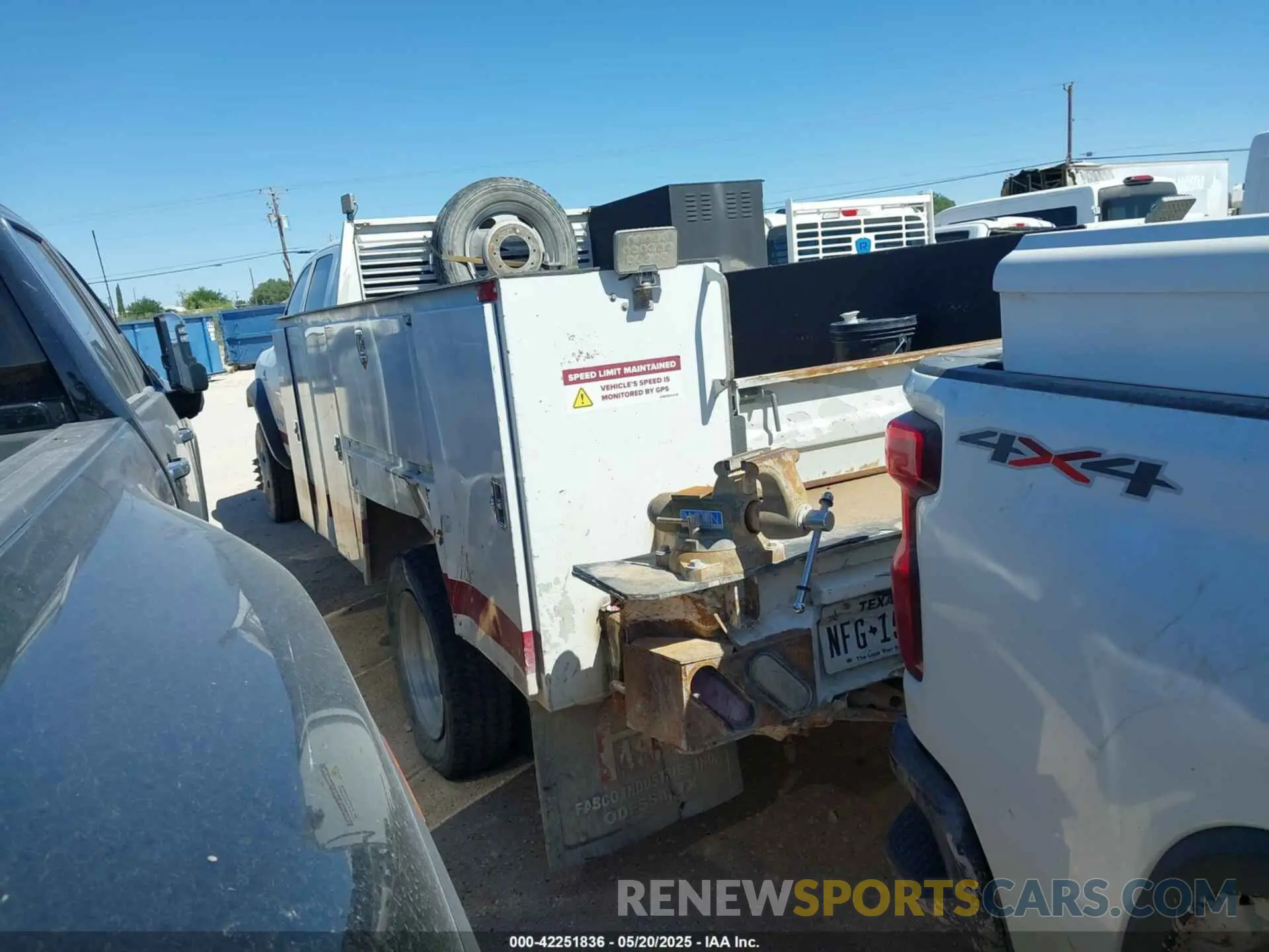 3 Photograph of a damaged car 3C7WRNFL9LG102317 RAM 5500 CHASSIS 2020