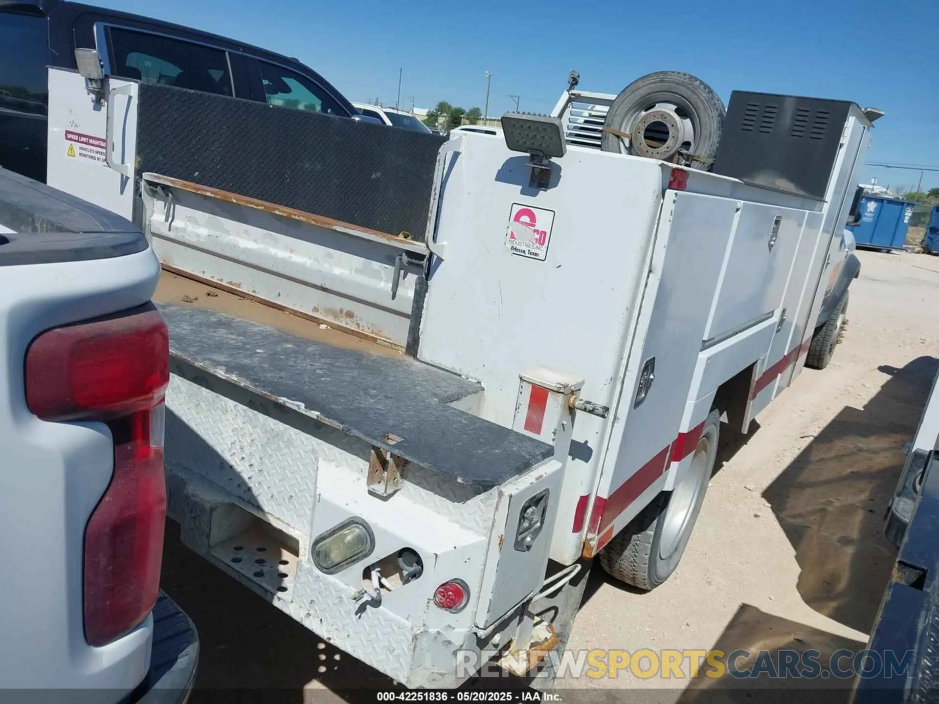 4 Photograph of a damaged car 3C7WRNFL9LG102317 RAM 5500 CHASSIS 2020