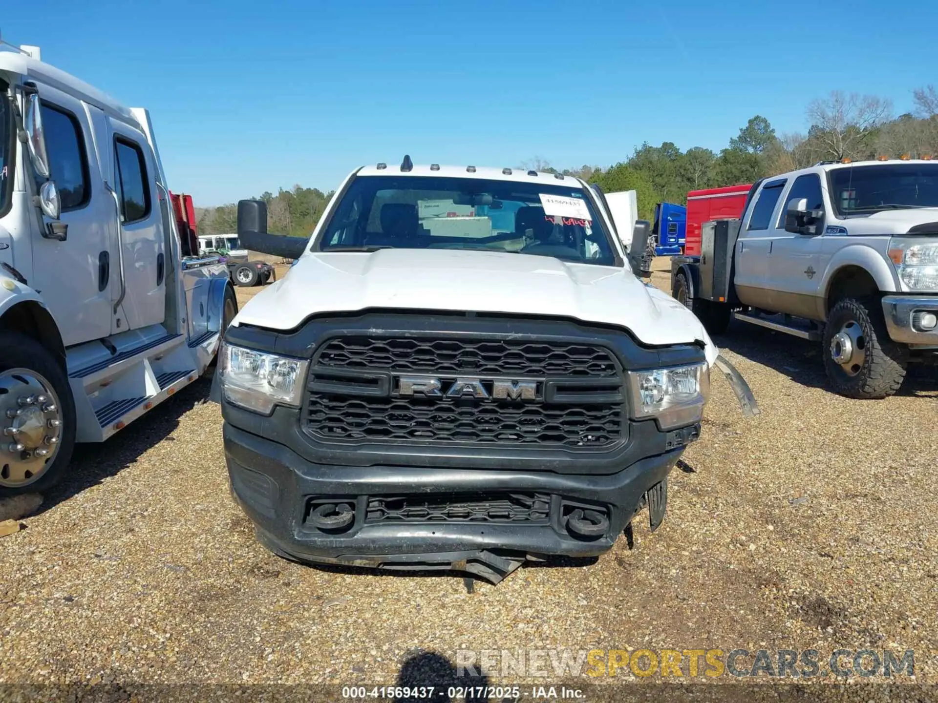 13 Photograph of a damaged car 3C7WRMCL4NG133024 RAM 5500 CHASSIS 2022