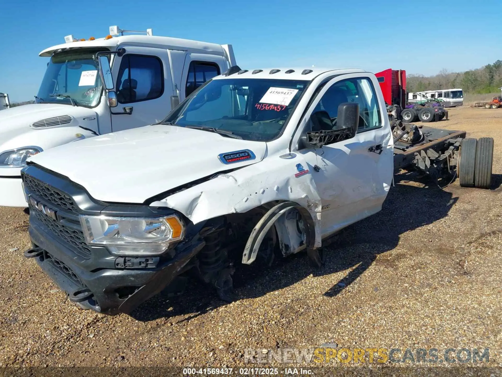 2 Photograph of a damaged car 3C7WRMCL4NG133024 RAM 5500 CHASSIS 2022
