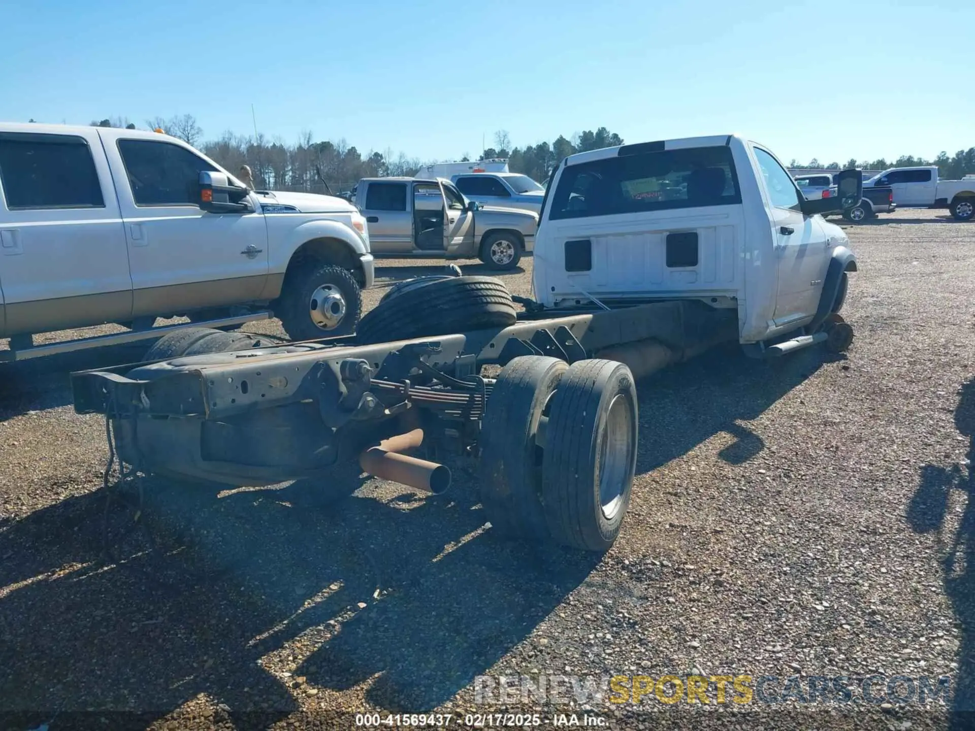 4 Photograph of a damaged car 3C7WRMCL4NG133024 RAM 5500 CHASSIS 2022