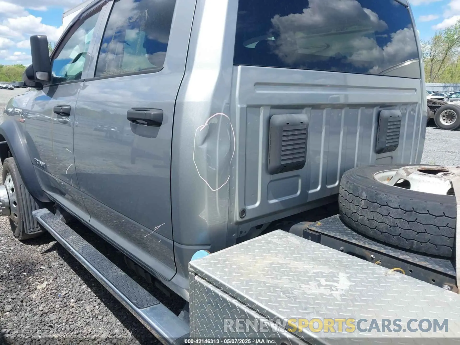 12 Photograph of a damaged car 3C7WRNEL0NG308372 RAM 5500 CHASSIS 2022