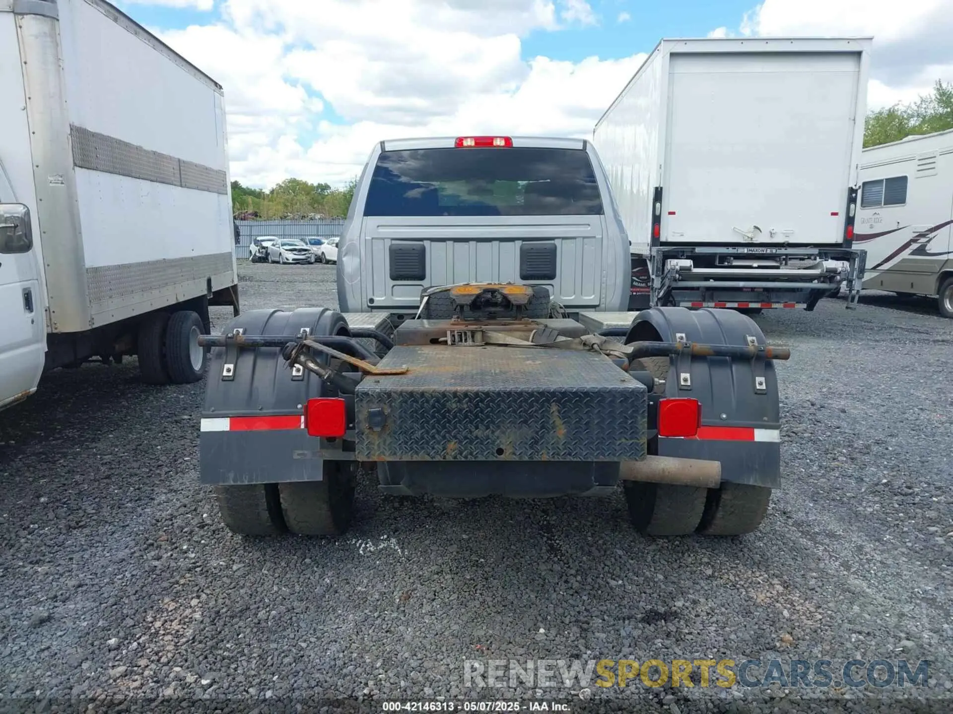 8 Photograph of a damaged car 3C7WRNEL0NG308372 RAM 5500 CHASSIS 2022