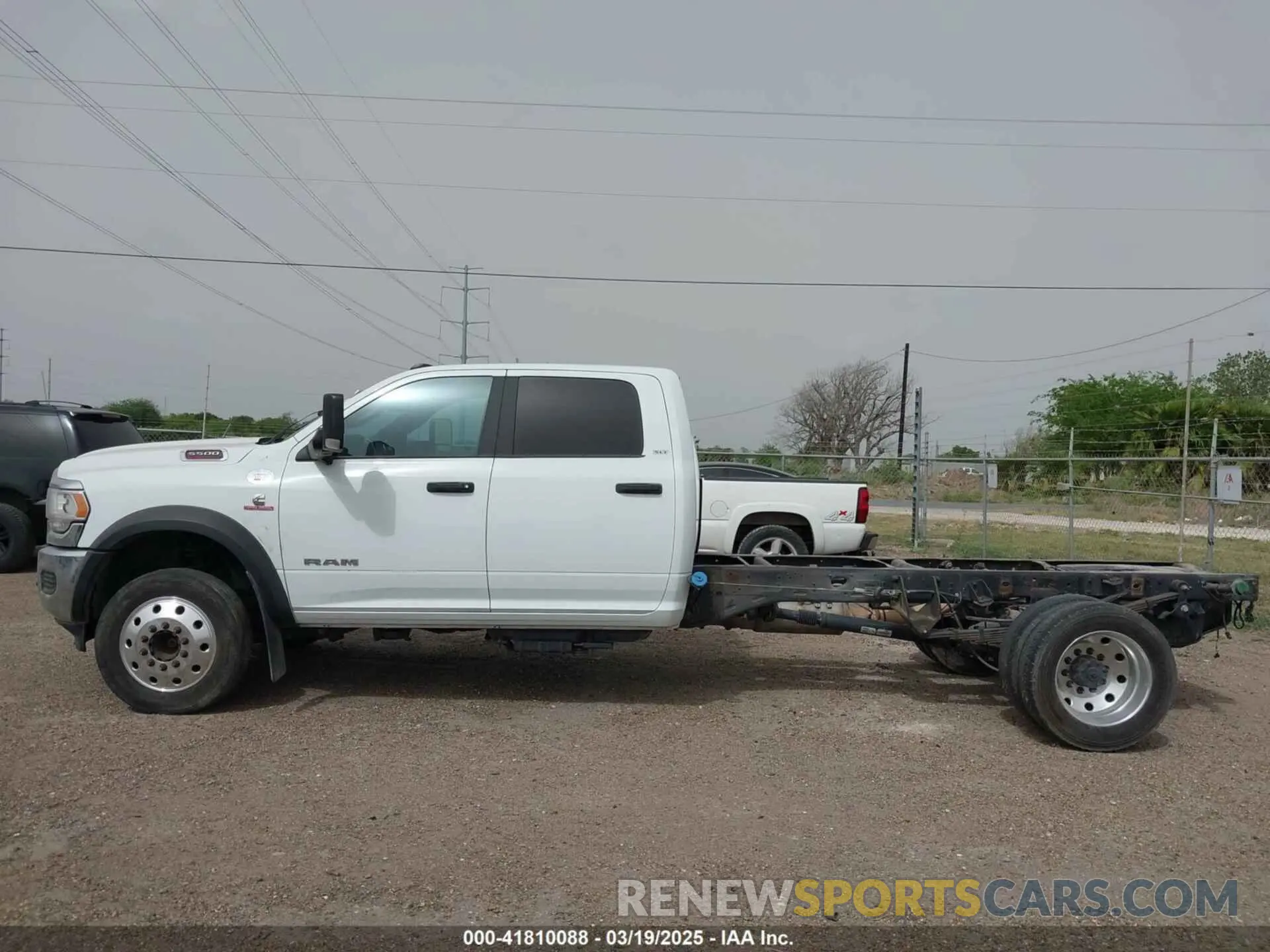 14 Photograph of a damaged car 3C7WRNFL7NG416454 RAM 5500 CHASSIS 2022