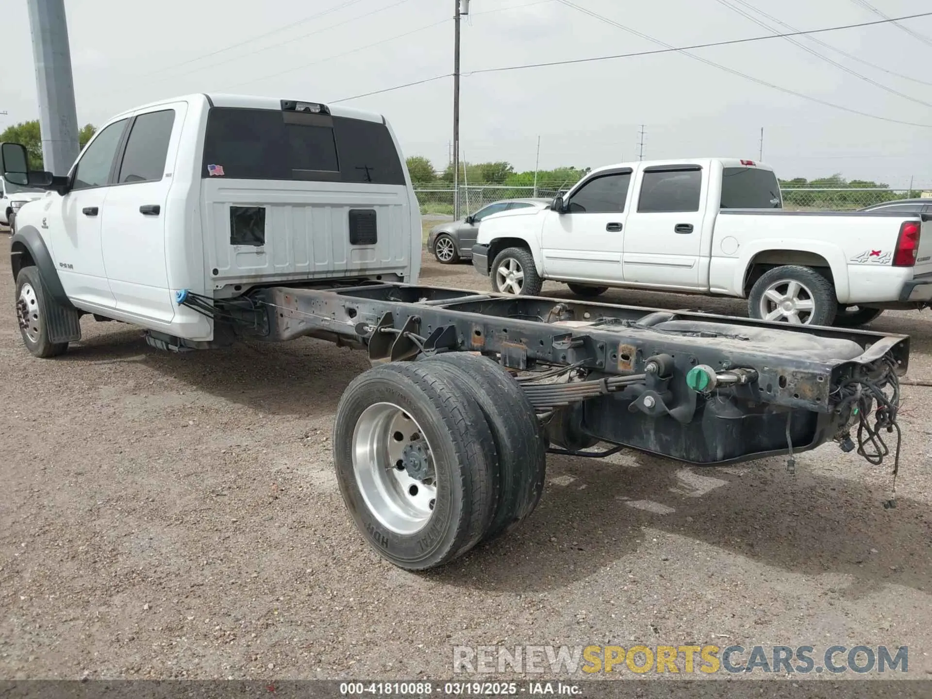 3 Photograph of a damaged car 3C7WRNFL7NG416454 RAM 5500 CHASSIS 2022