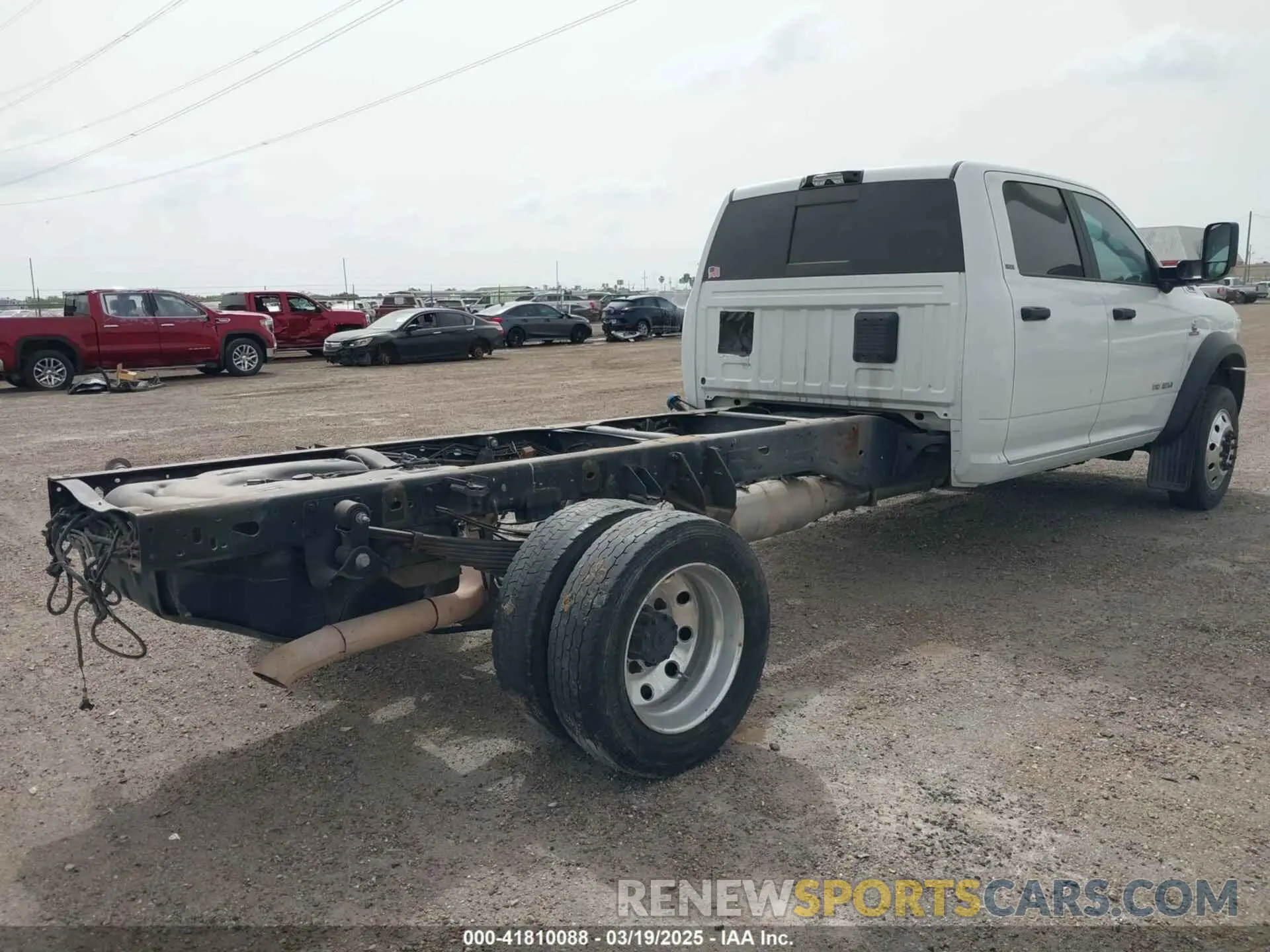 4 Photograph of a damaged car 3C7WRNFL7NG416454 RAM 5500 CHASSIS 2022