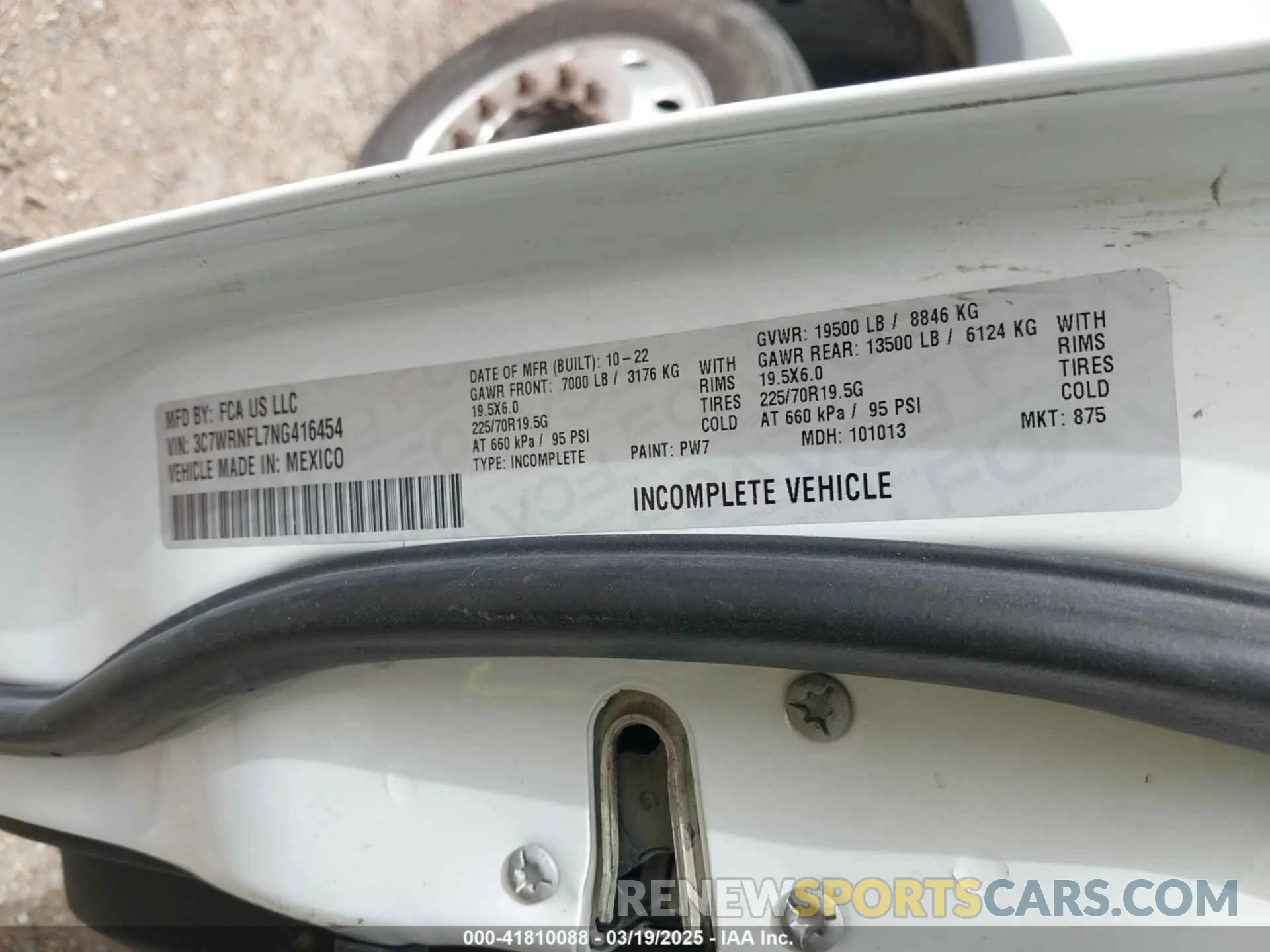 8 Photograph of a damaged car 3C7WRNFL7NG416454 RAM 5500 CHASSIS 2022