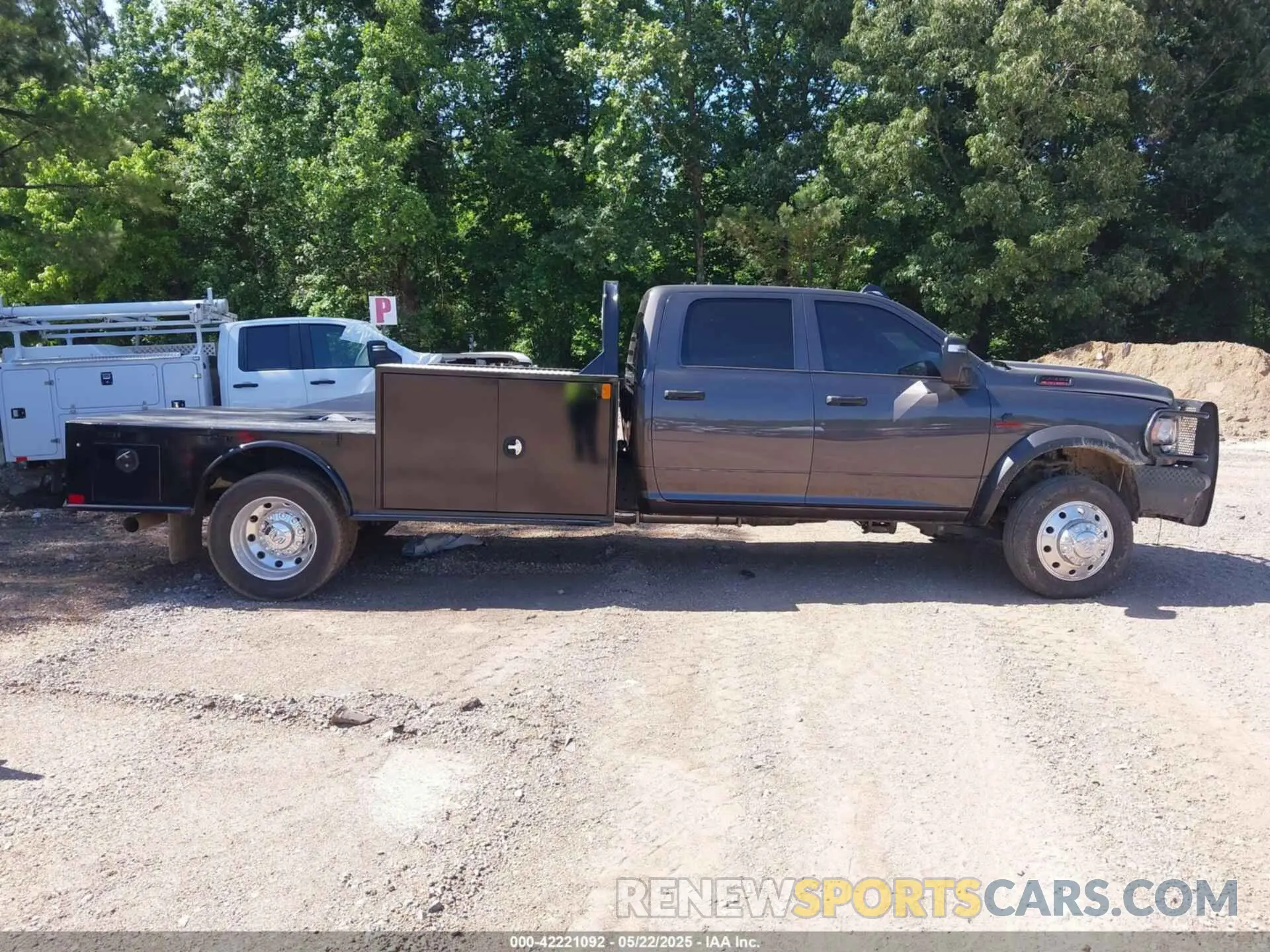 13 Photograph of a damaged car 3C7WRNFL2RG400944 RAM 5500 CHASSIS 2024
