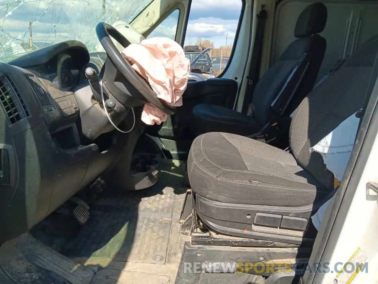 7 Photograph of a damaged car 3C6TRVAG4KE528914 RAM All Models 2019