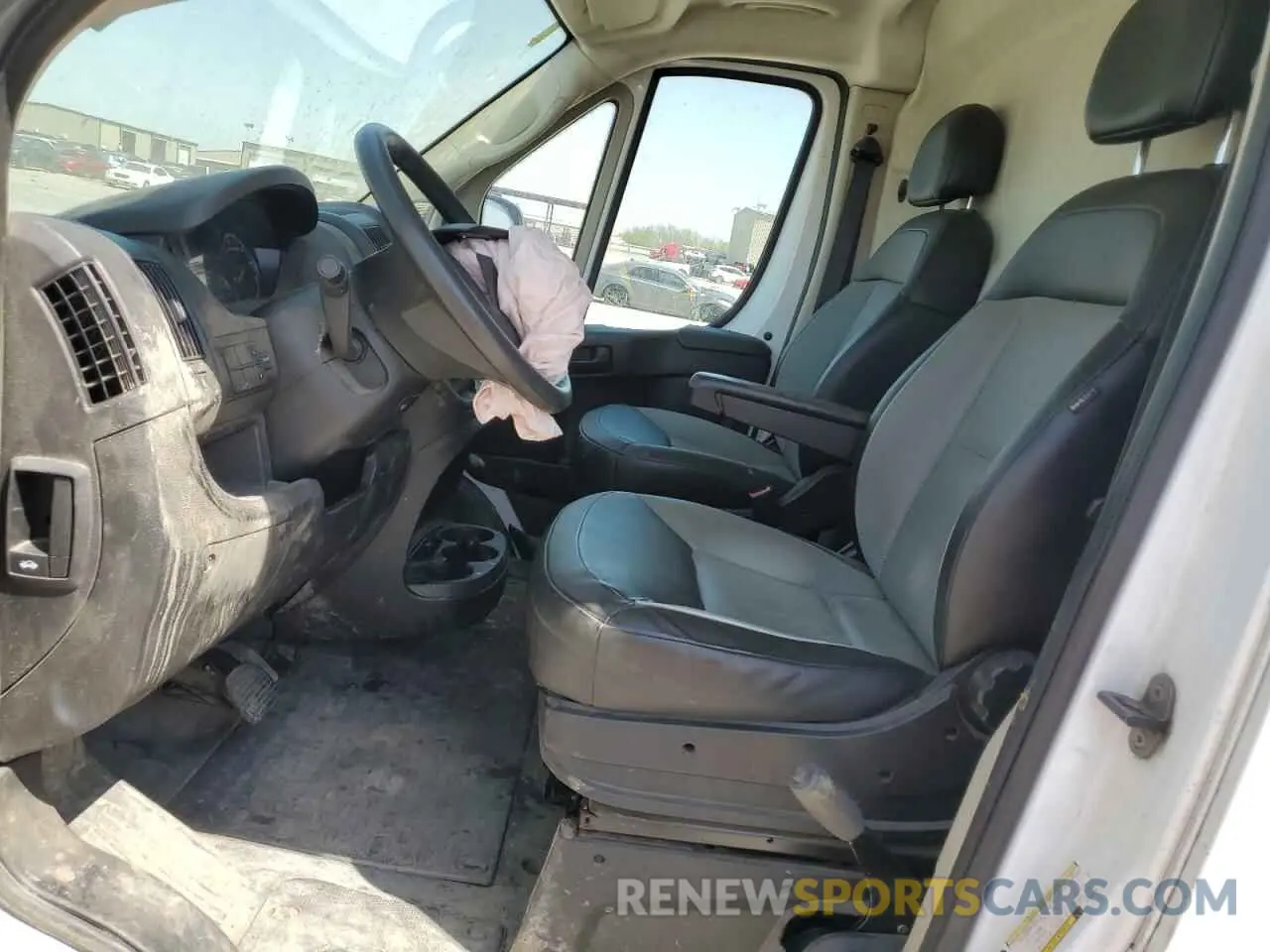 7 Photograph of a damaged car 3C6TRVAGXKE502723 RAM All Models 2019