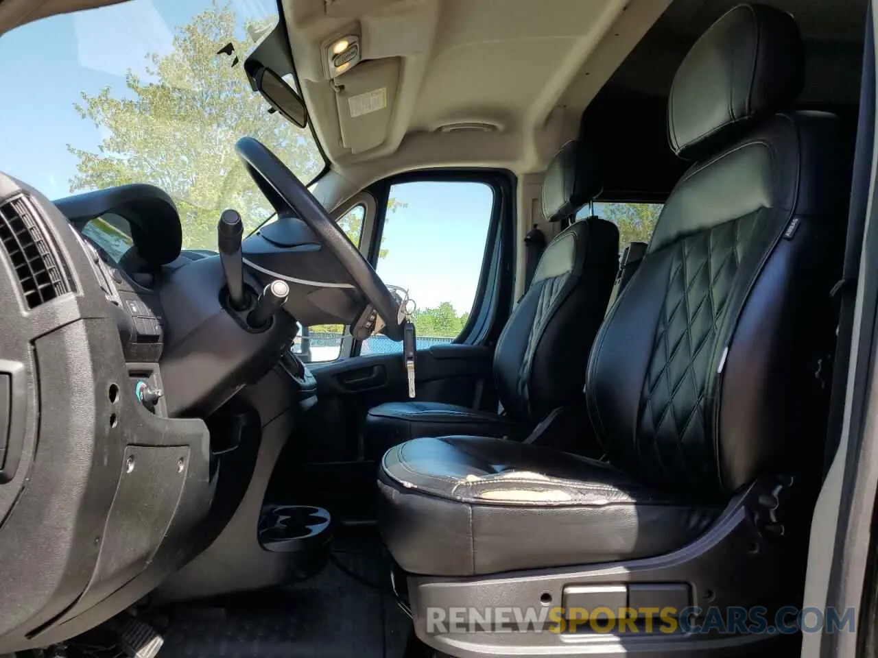 7 Photograph of a damaged car 3C6TRVPG2KE532497 RAM All Models 2019