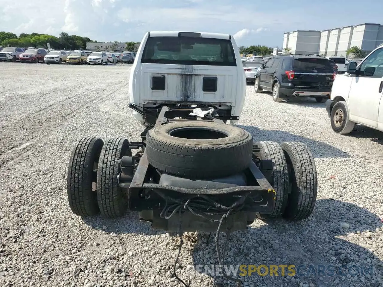 6 Photograph of a damaged car 3C7WRSBL1KG553096 RAM All Models 2019