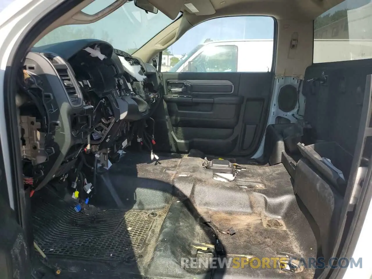 7 Photograph of a damaged car 3C7WRSBL1KG553096 RAM All Models 2019