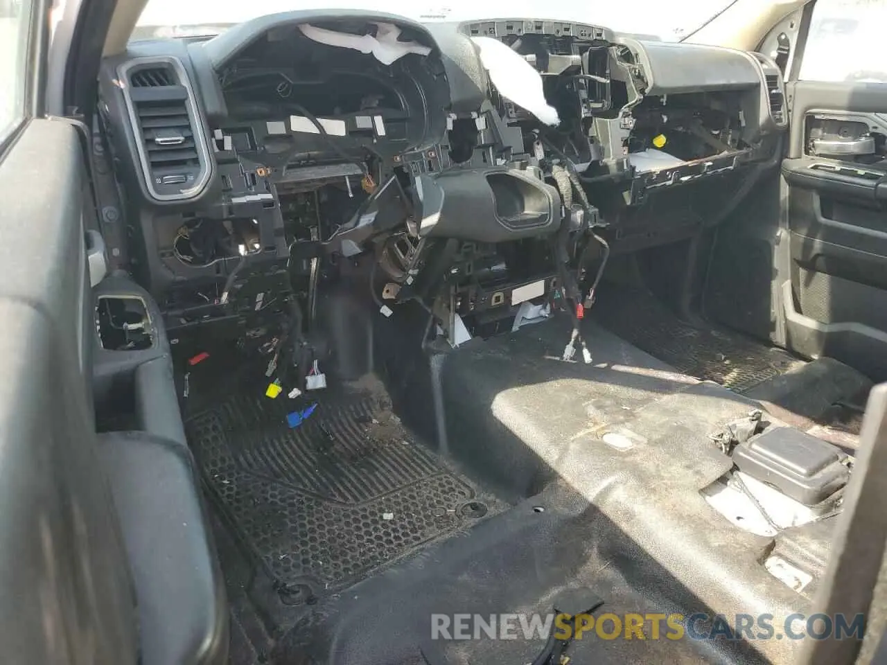 8 Photograph of a damaged car 3C7WRSBL1KG553096 RAM All Models 2019