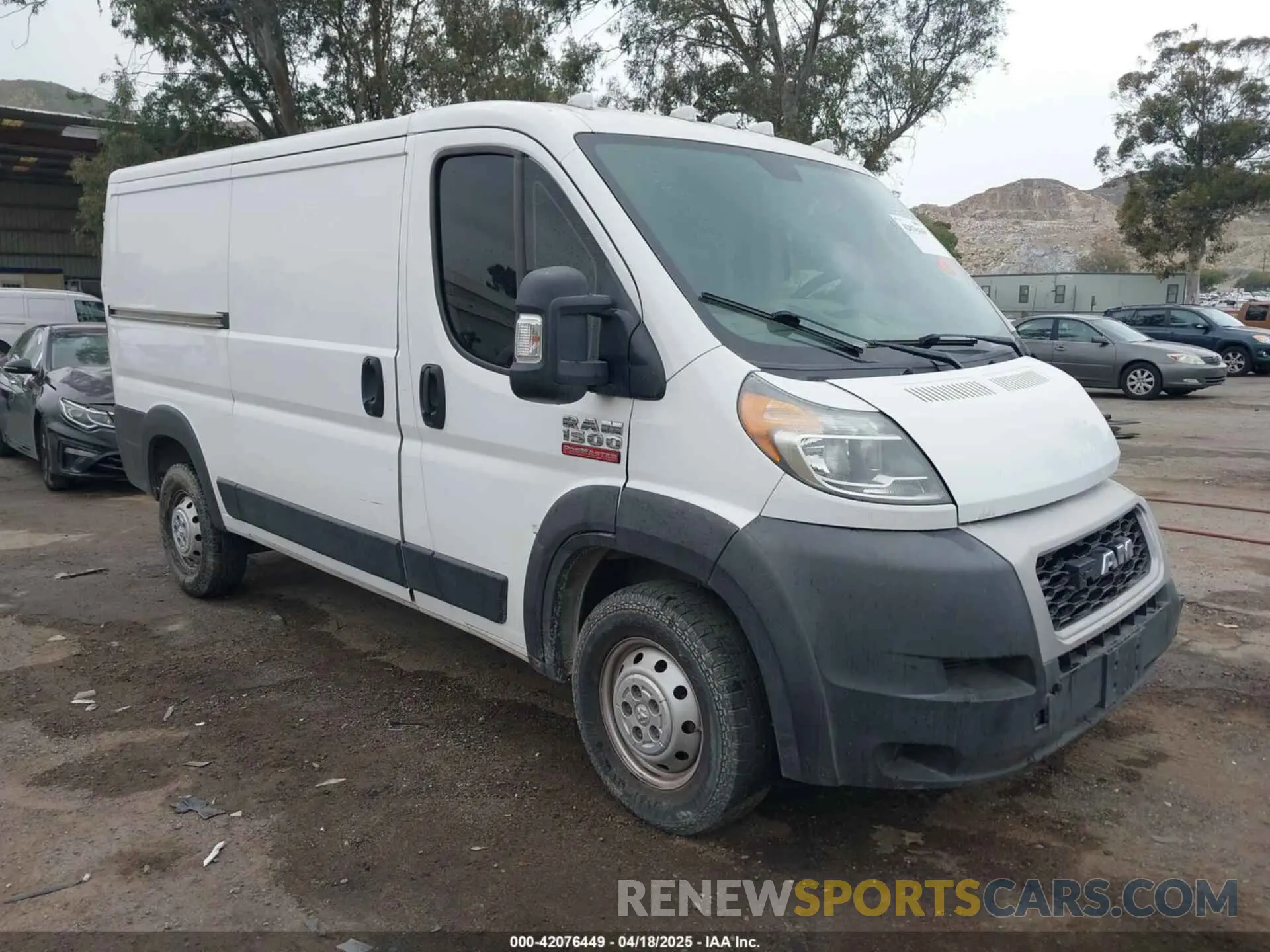 1 Photograph of a damaged car 3C6TRVAG0KE525704 RAM PROMASTER 1500 2019
