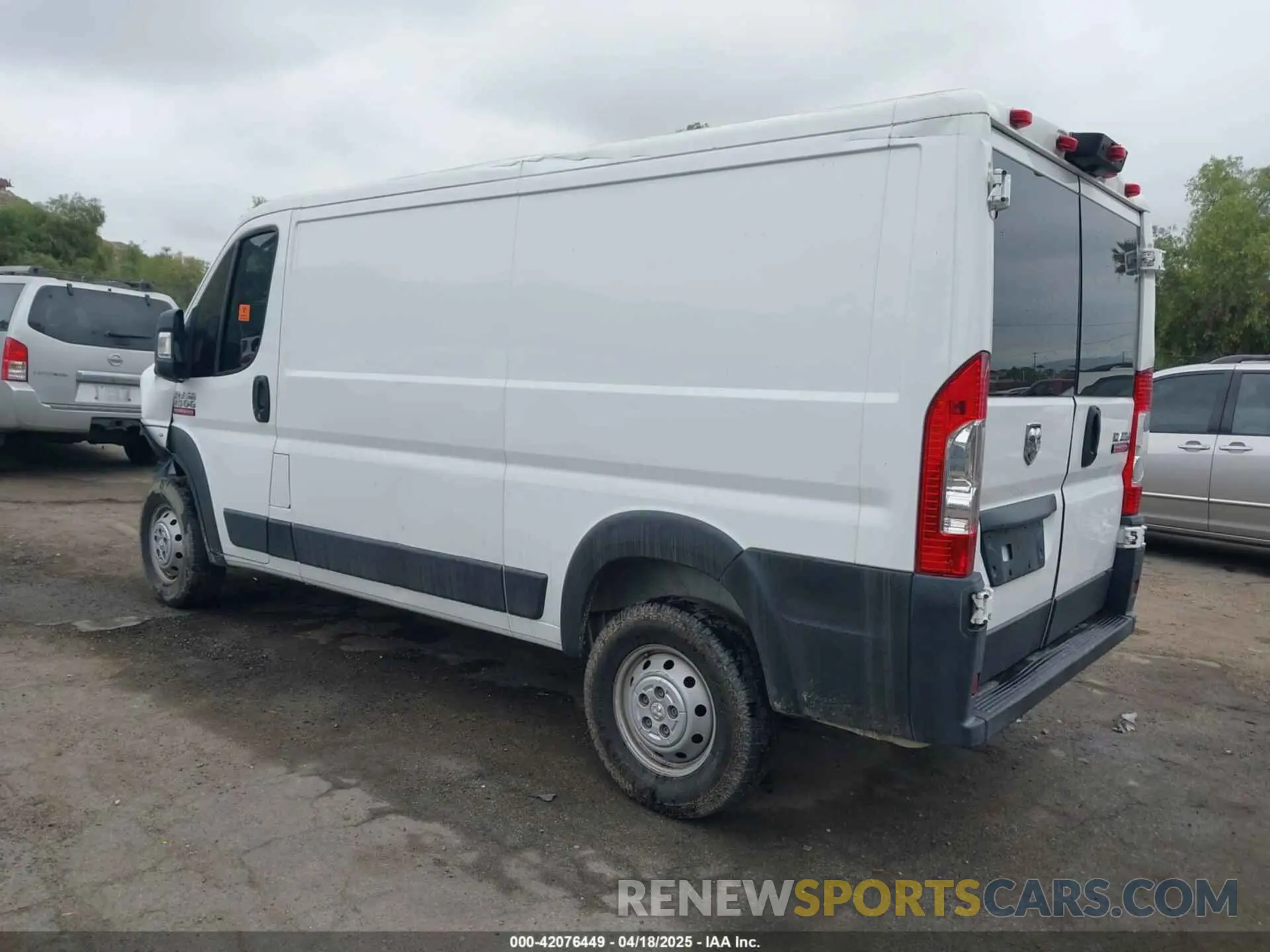 3 Photograph of a damaged car 3C6TRVAG0KE525704 RAM PROMASTER 1500 2019