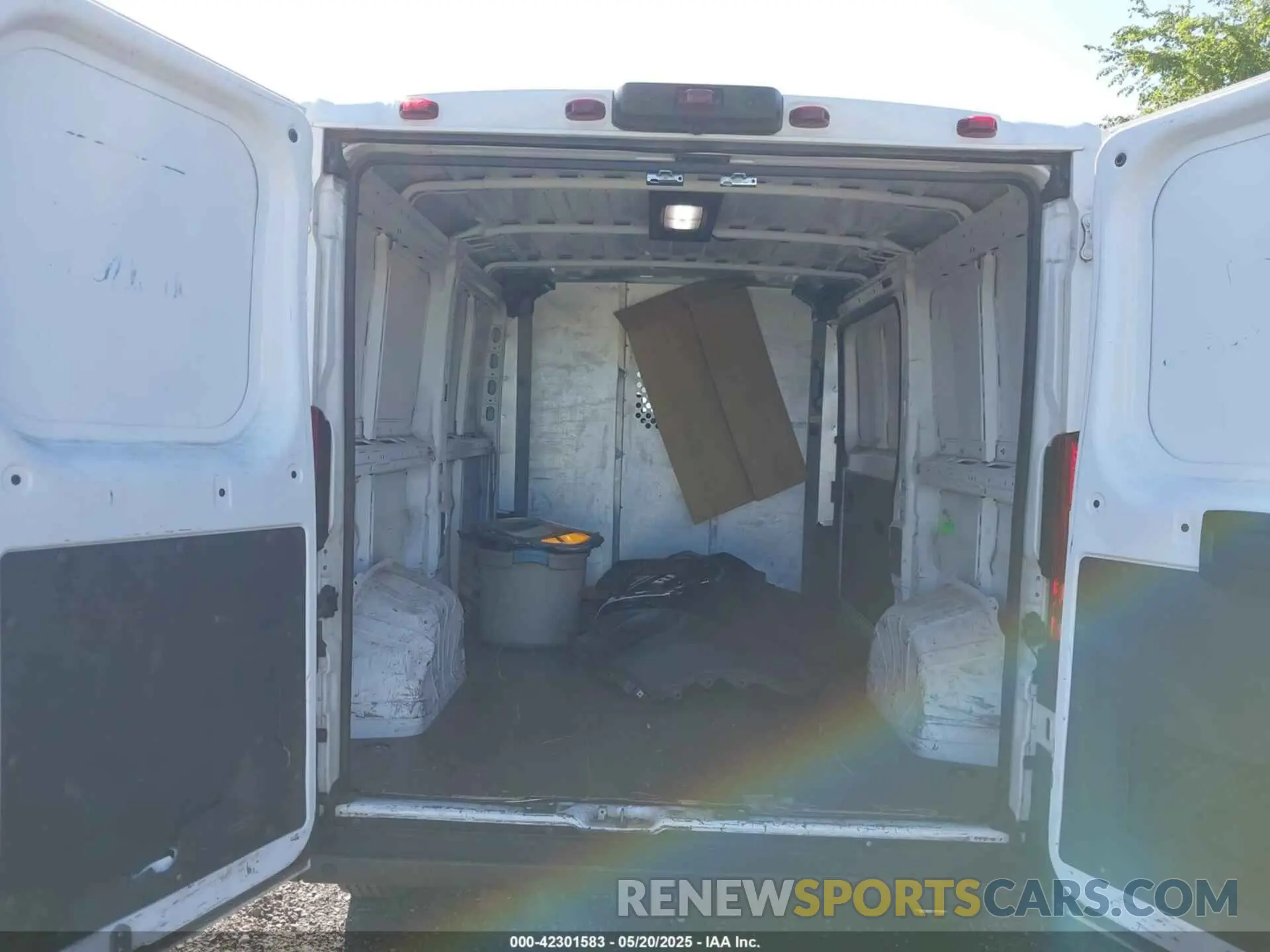 8 Photograph of a damaged car 3C6TRVAG0KE544320 RAM PROMASTER 1500 2019