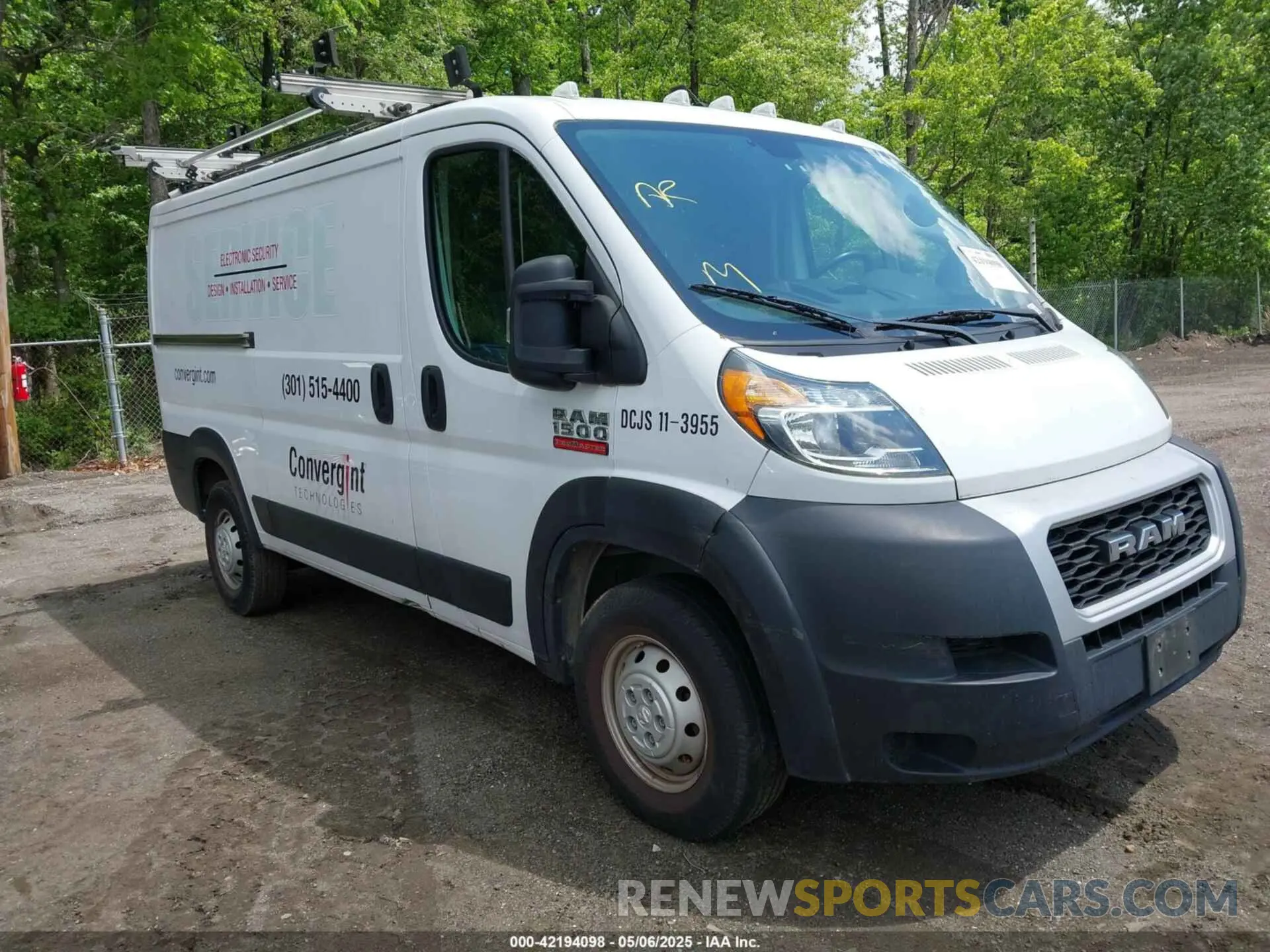 1 Photograph of a damaged car 3C6TRVAG0KE555835 RAM PROMASTER 1500 2019