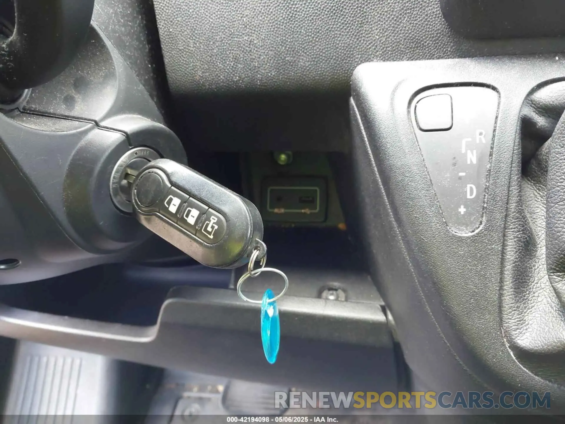 11 Photograph of a damaged car 3C6TRVAG0KE555835 RAM PROMASTER 1500 2019