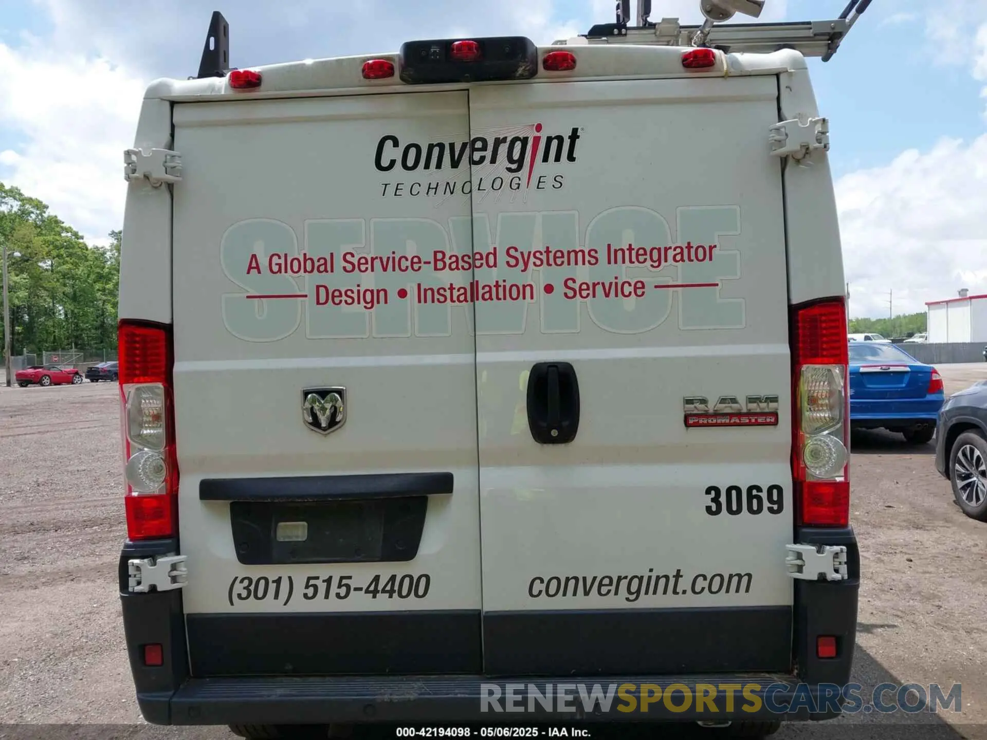 16 Photograph of a damaged car 3C6TRVAG0KE555835 RAM PROMASTER 1500 2019