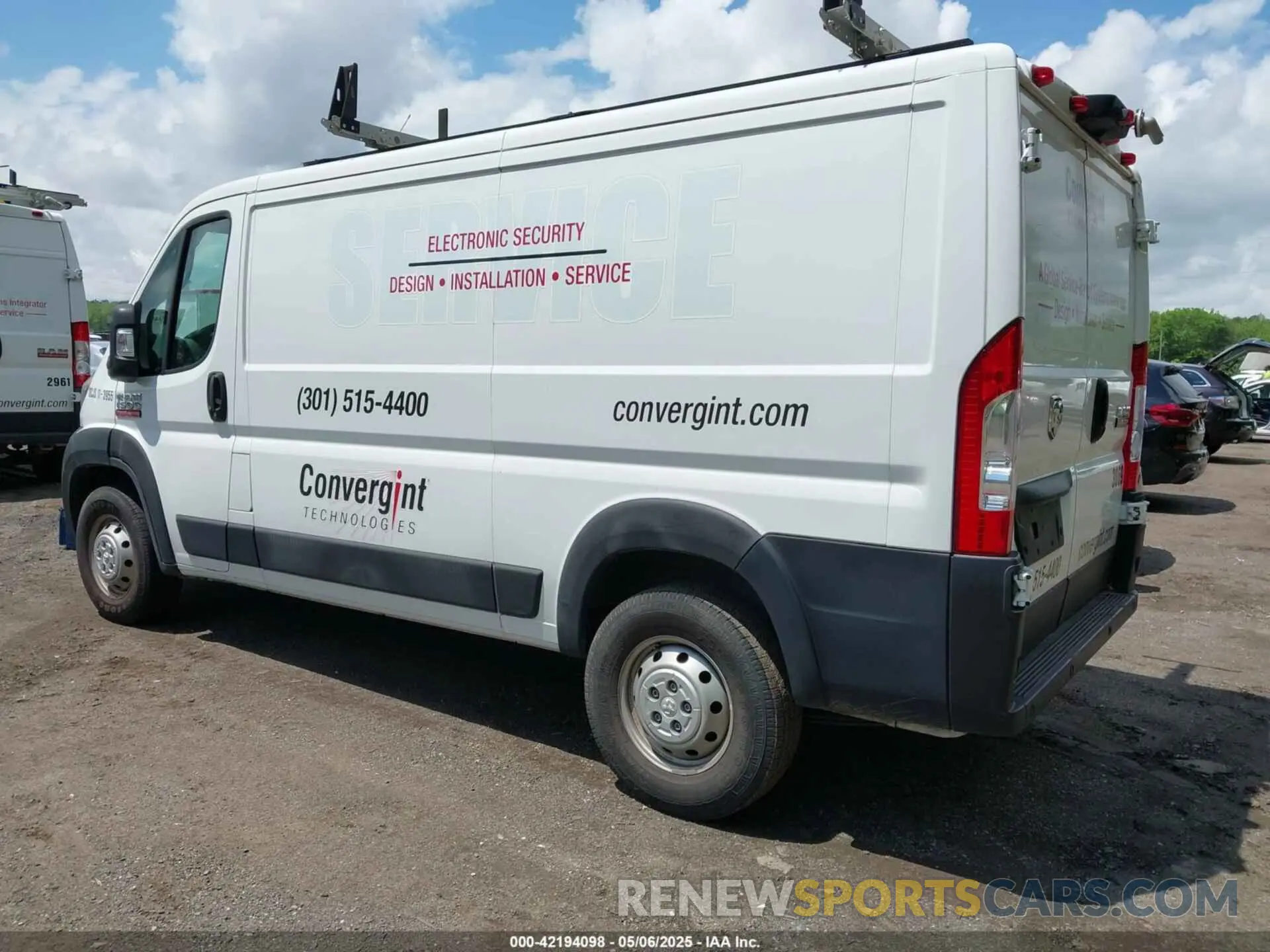3 Photograph of a damaged car 3C6TRVAG0KE555835 RAM PROMASTER 1500 2019