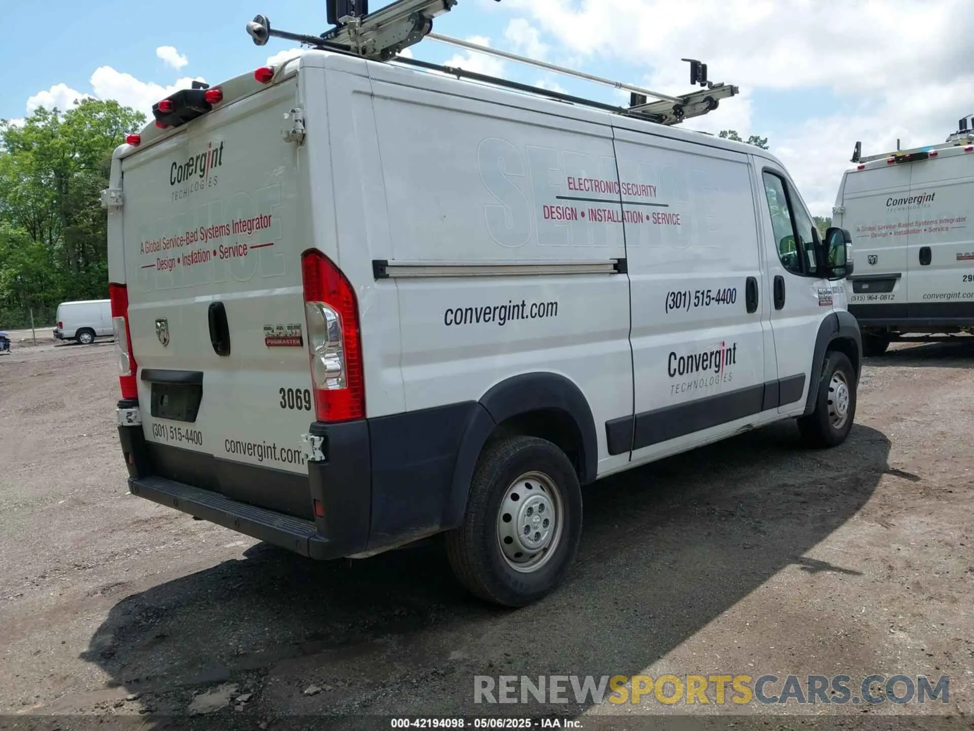 4 Photograph of a damaged car 3C6TRVAG0KE555835 RAM PROMASTER 1500 2019
