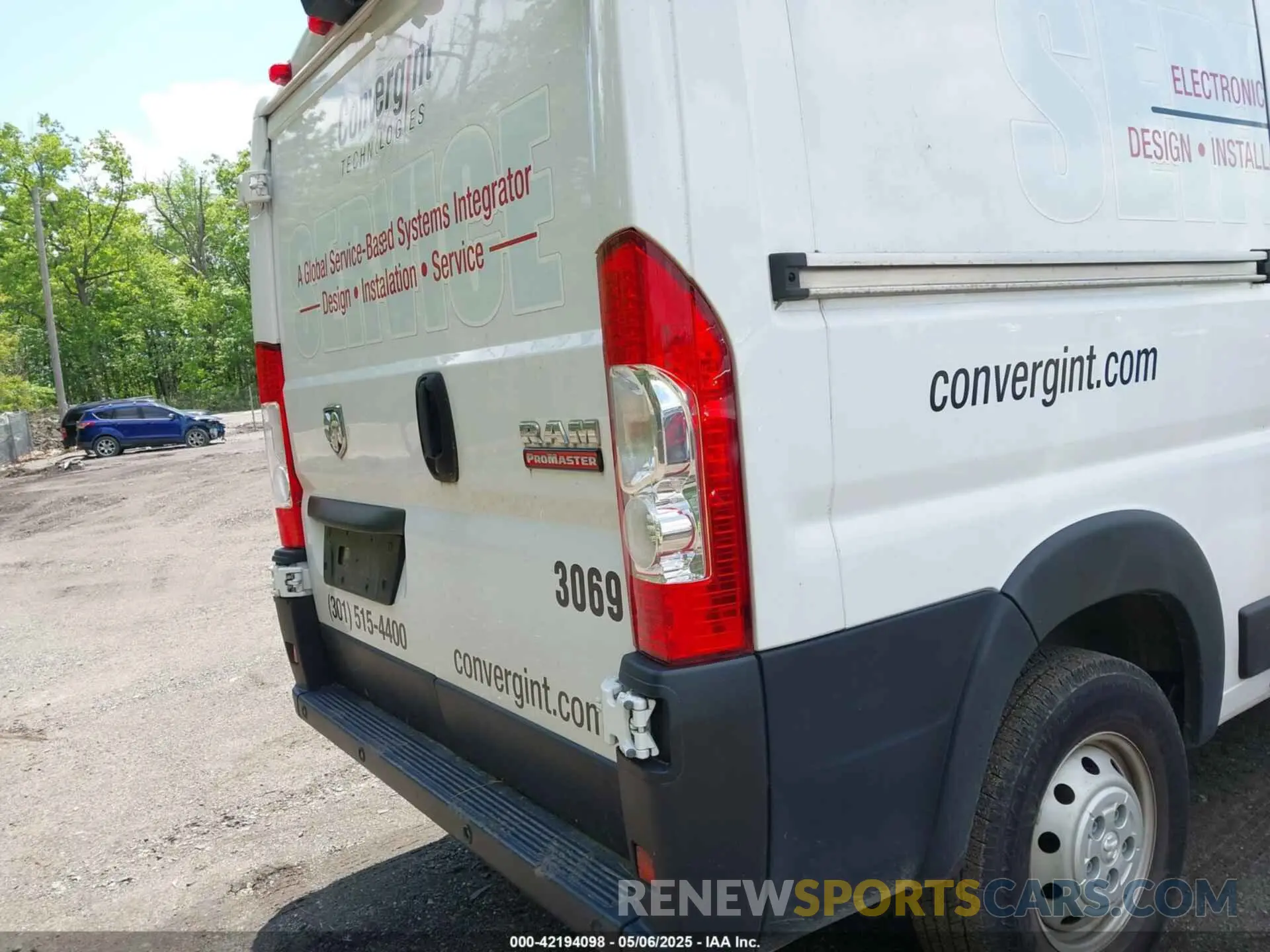 6 Photograph of a damaged car 3C6TRVAG0KE555835 RAM PROMASTER 1500 2019