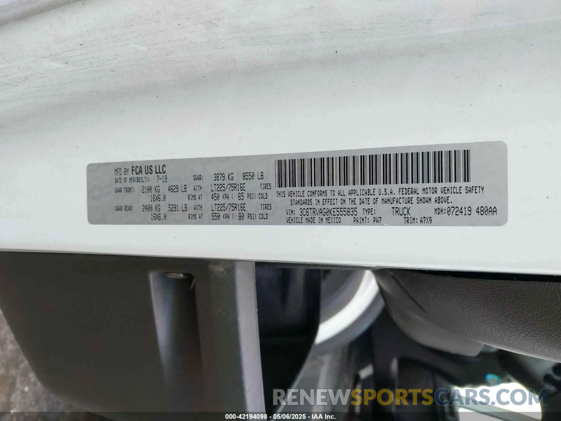 9 Photograph of a damaged car 3C6TRVAG0KE555835 RAM PROMASTER 1500 2019