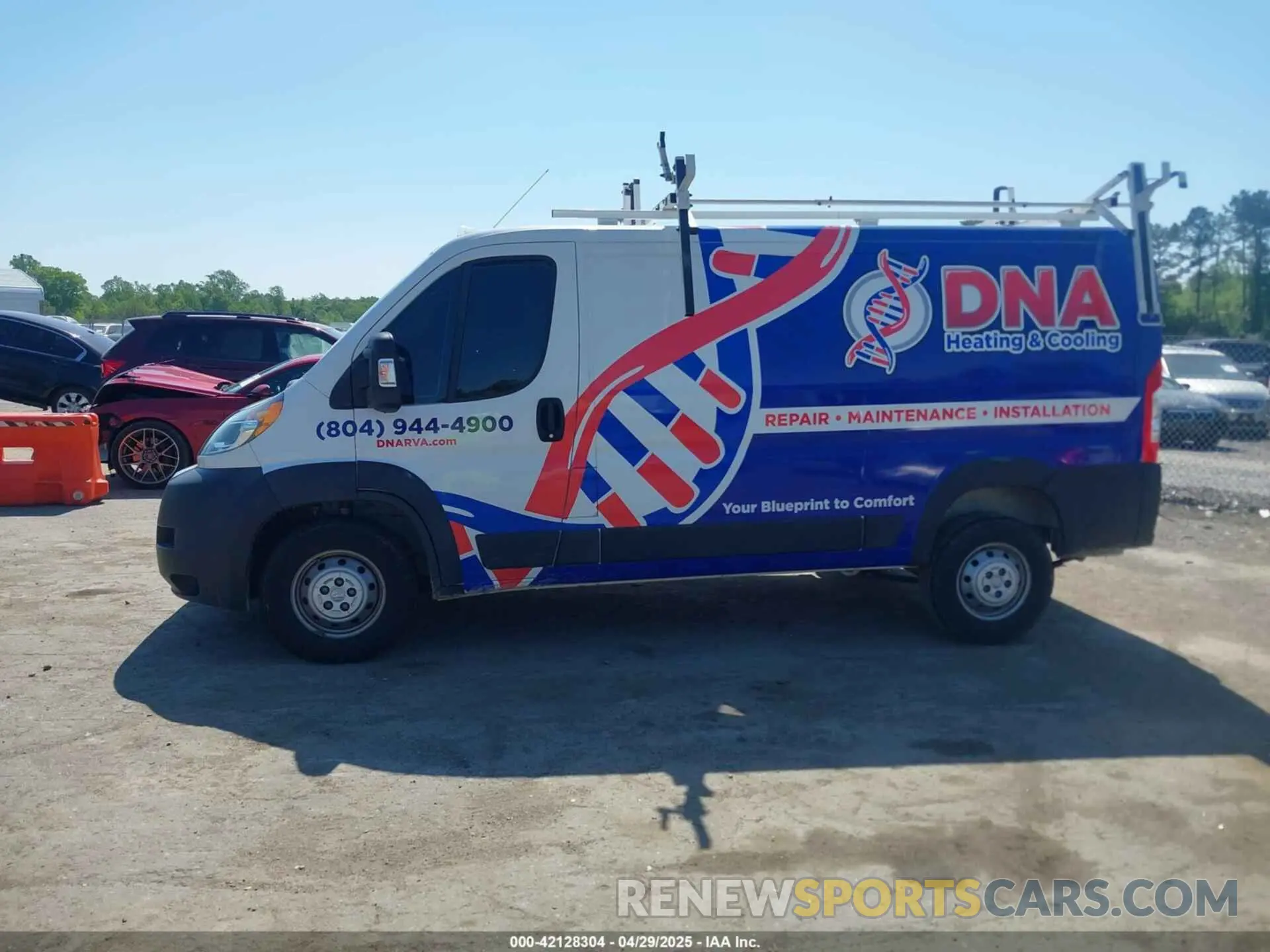 14 Photograph of a damaged car 3C6TRVAG3KE514065 RAM PROMASTER 1500 2019