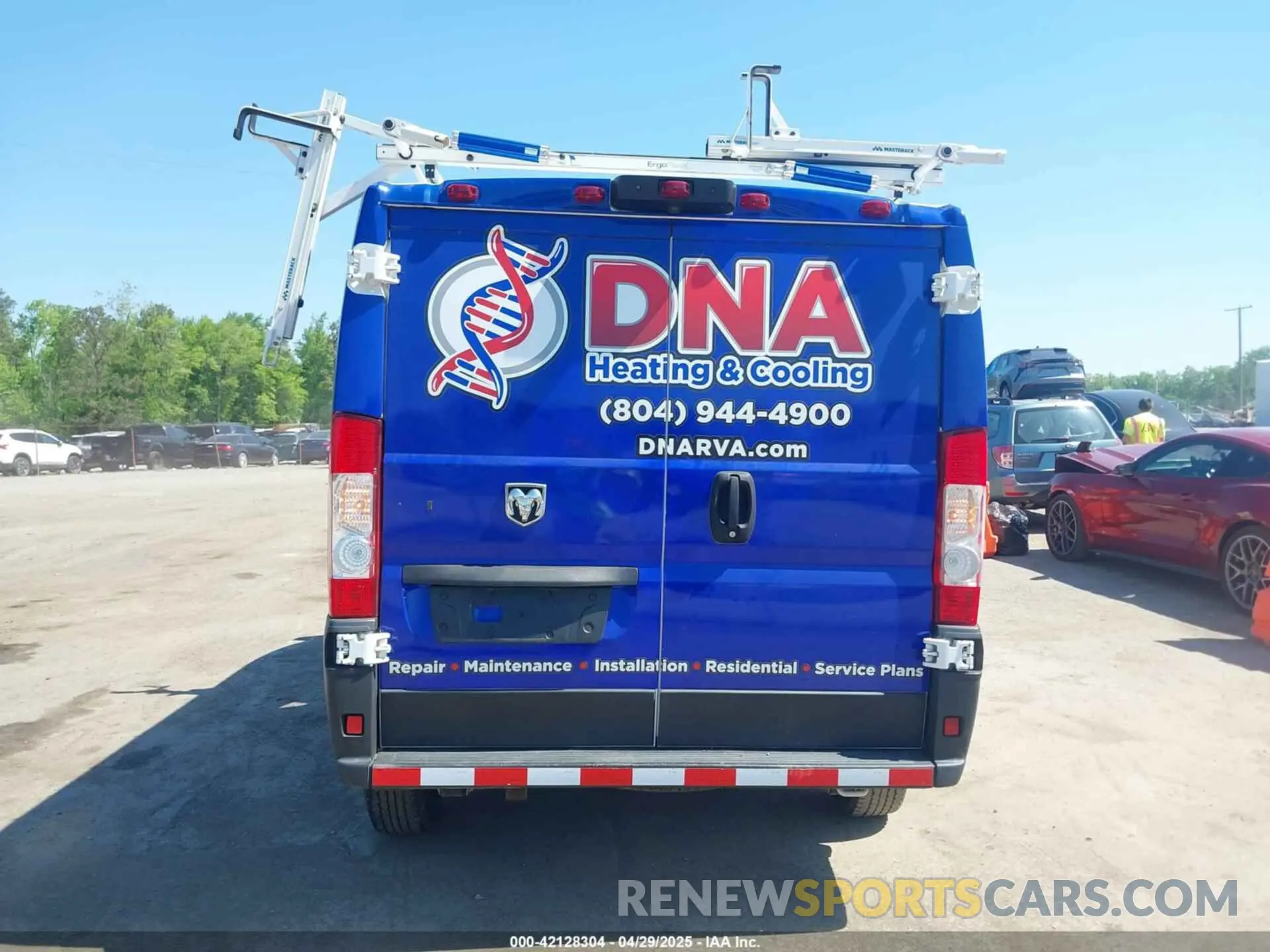 16 Photograph of a damaged car 3C6TRVAG3KE514065 RAM PROMASTER 1500 2019