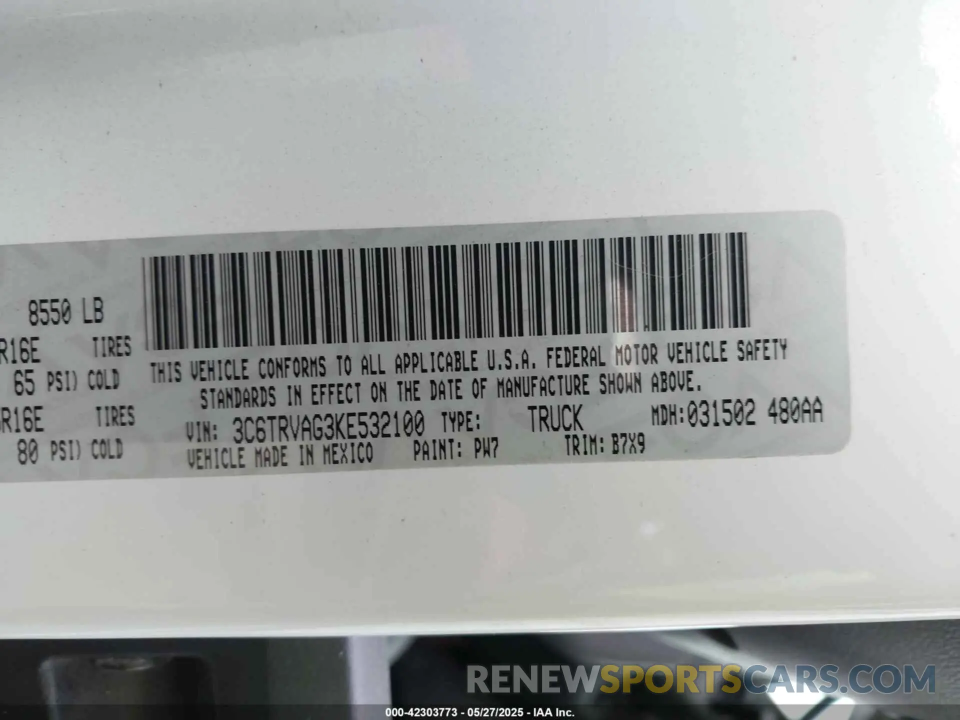 9 Photograph of a damaged car 3C6TRVAG3KE532100 RAM PROMASTER 1500 2019