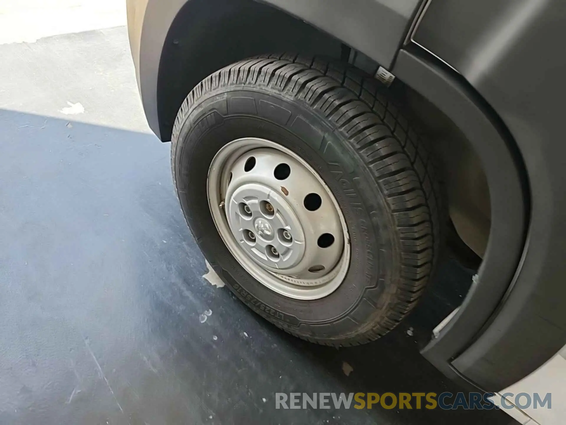 19 Photograph of a damaged car 3C6TRVAG4KE550878 RAM PROMASTER 1500 2019