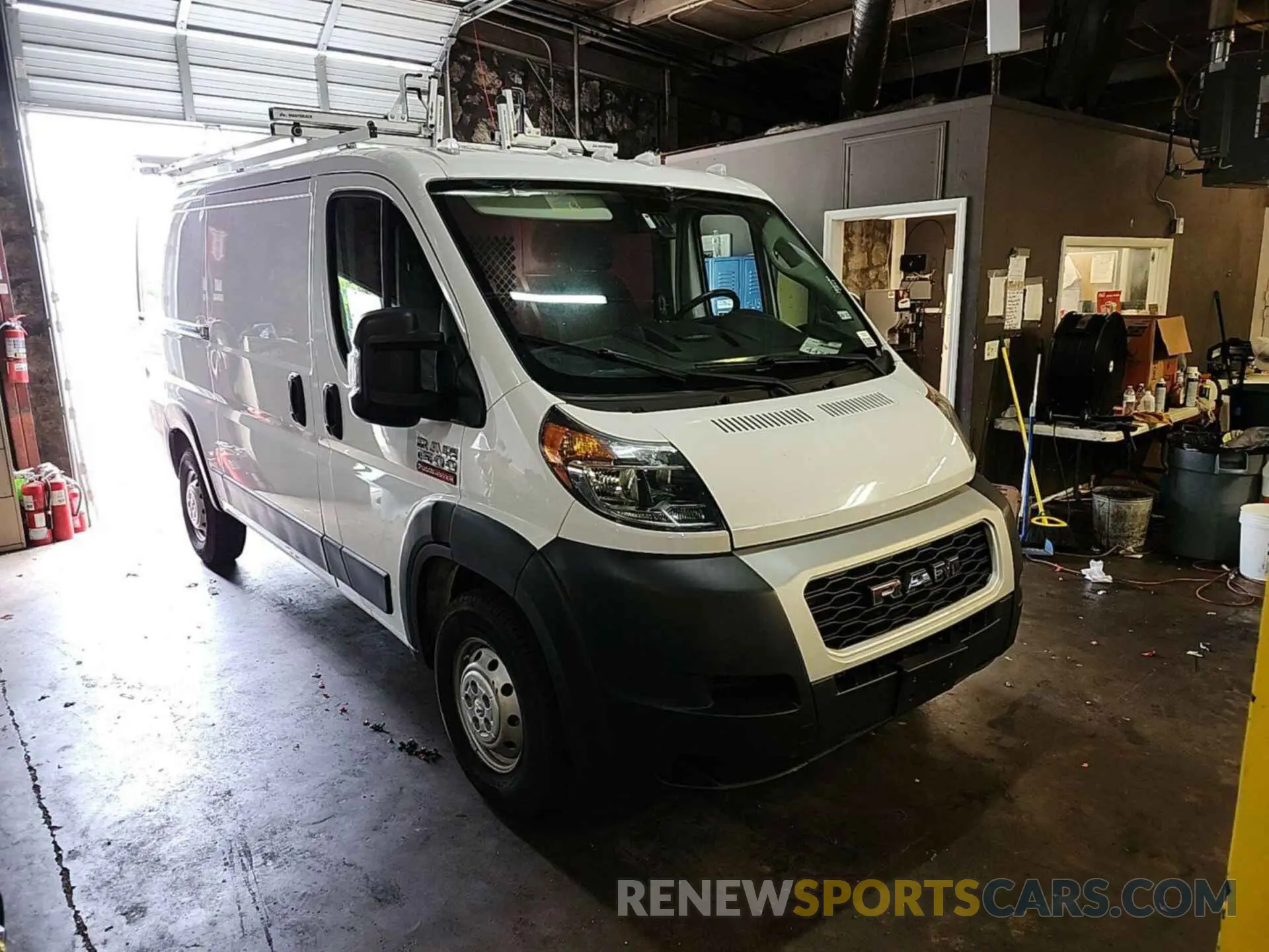 3 Photograph of a damaged car 3C6TRVAG4KE550878 RAM PROMASTER 1500 2019