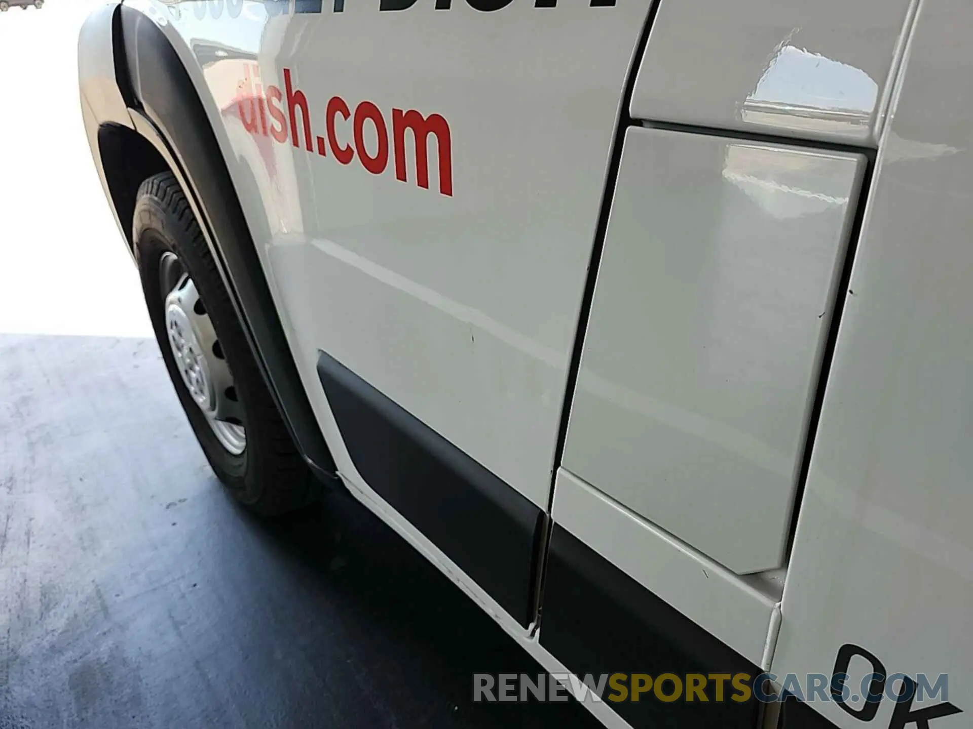 5 Photograph of a damaged car 3C6TRVAG4KE550878 RAM PROMASTER 1500 2019