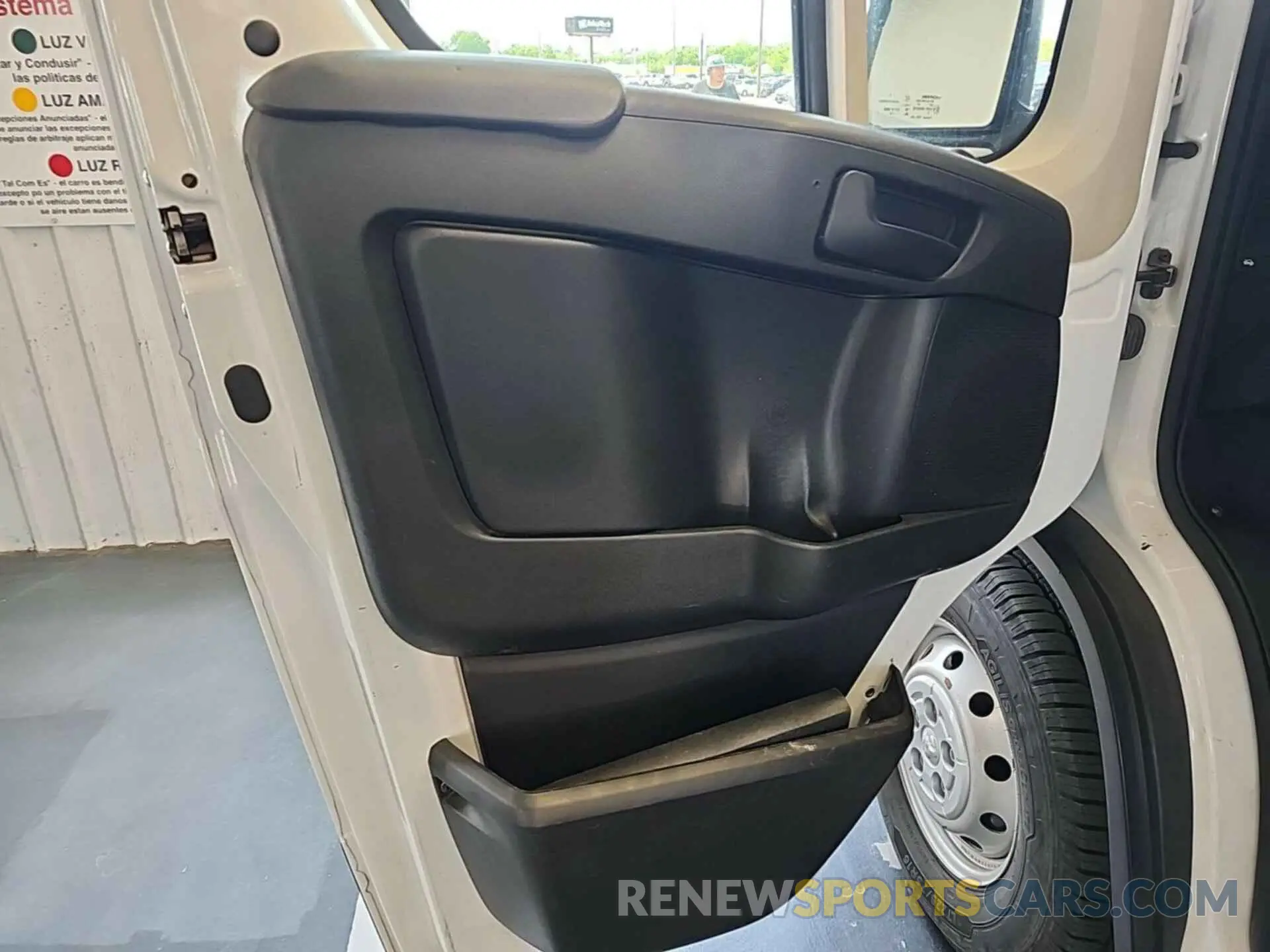 9 Photograph of a damaged car 3C6TRVAG4KE550878 RAM PROMASTER 1500 2019