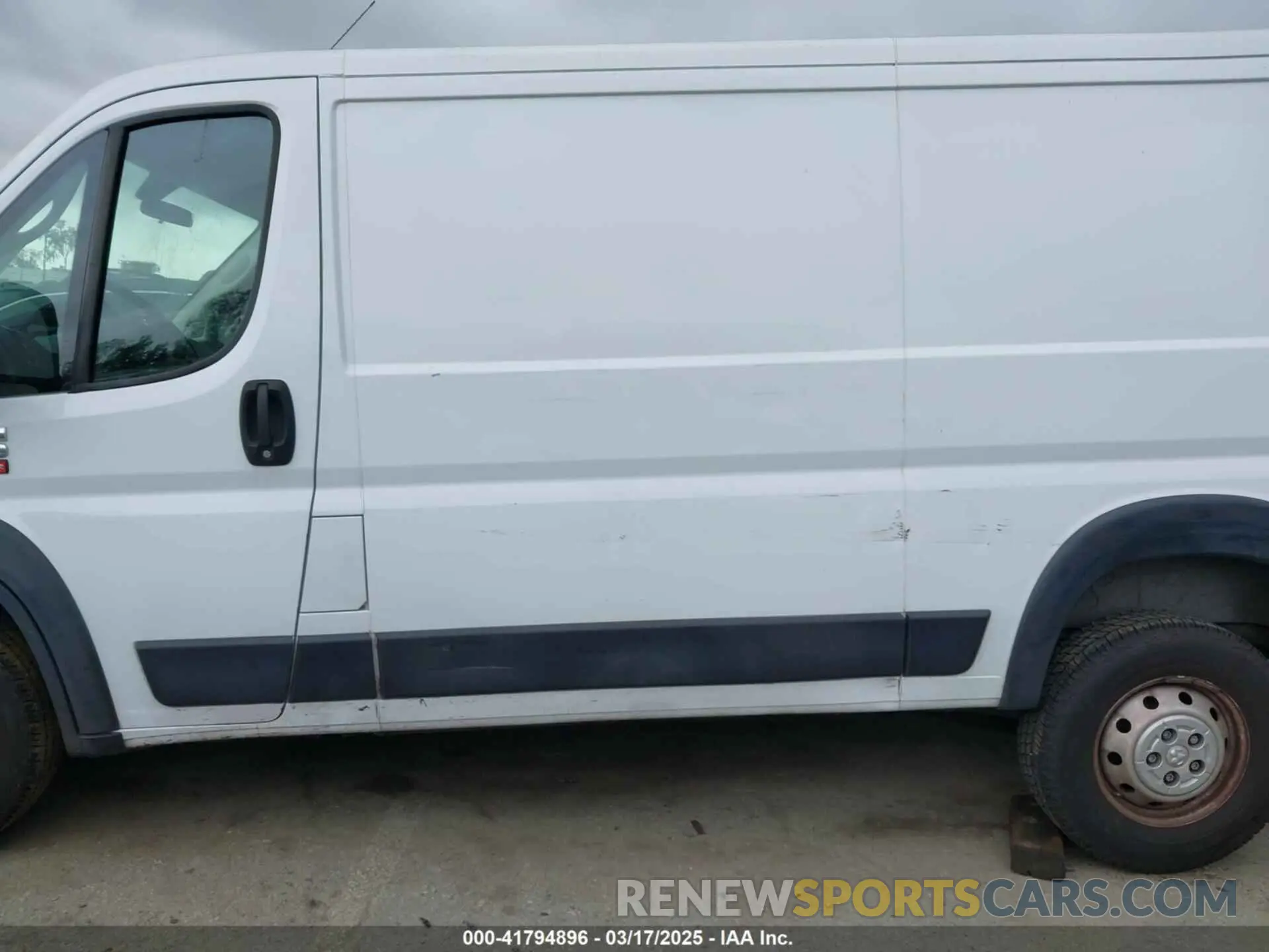 14 Photograph of a damaged car 3C6TRVAG4KE562478 RAM PROMASTER 1500 2019