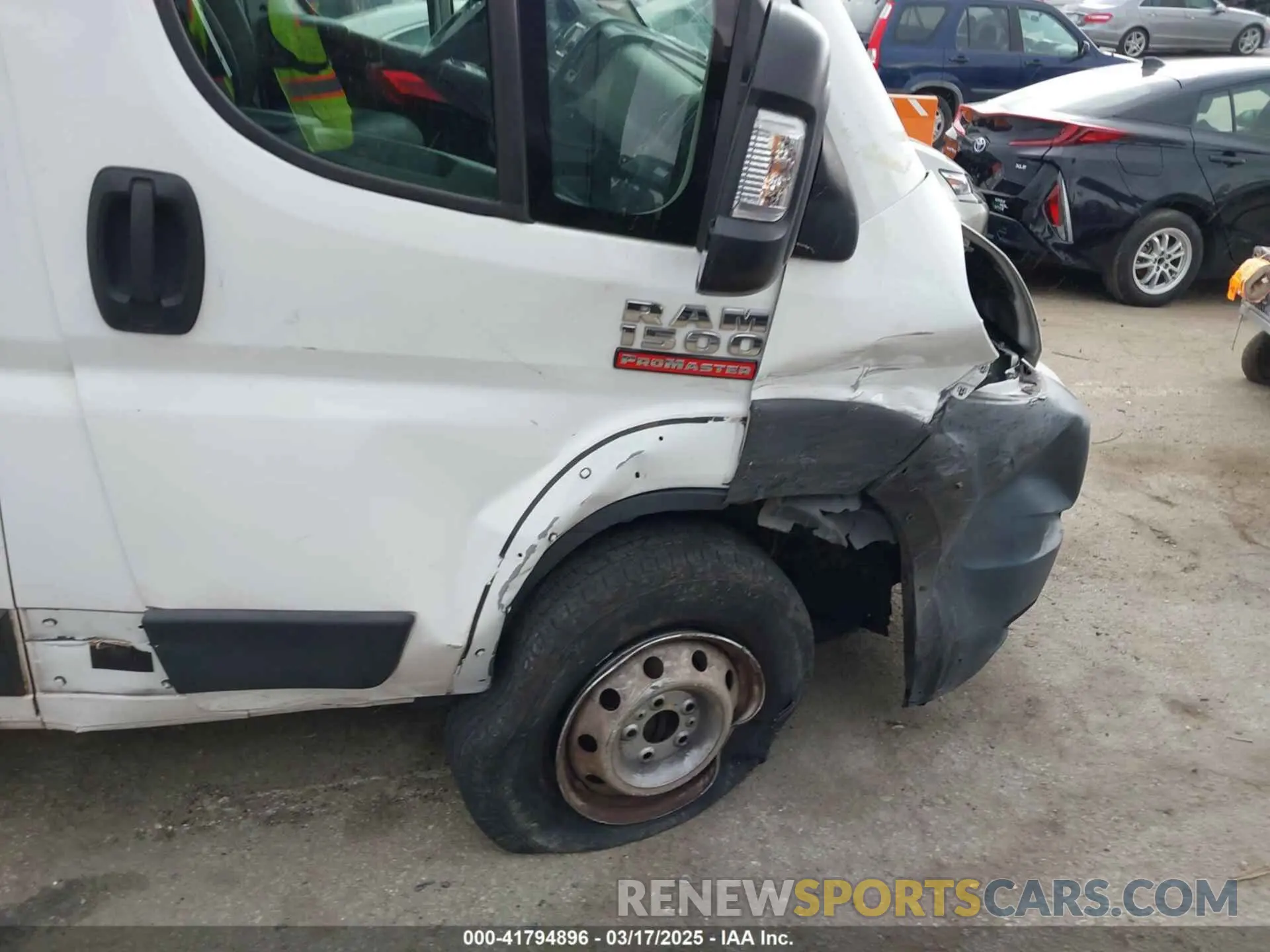 17 Photograph of a damaged car 3C6TRVAG4KE562478 RAM PROMASTER 1500 2019