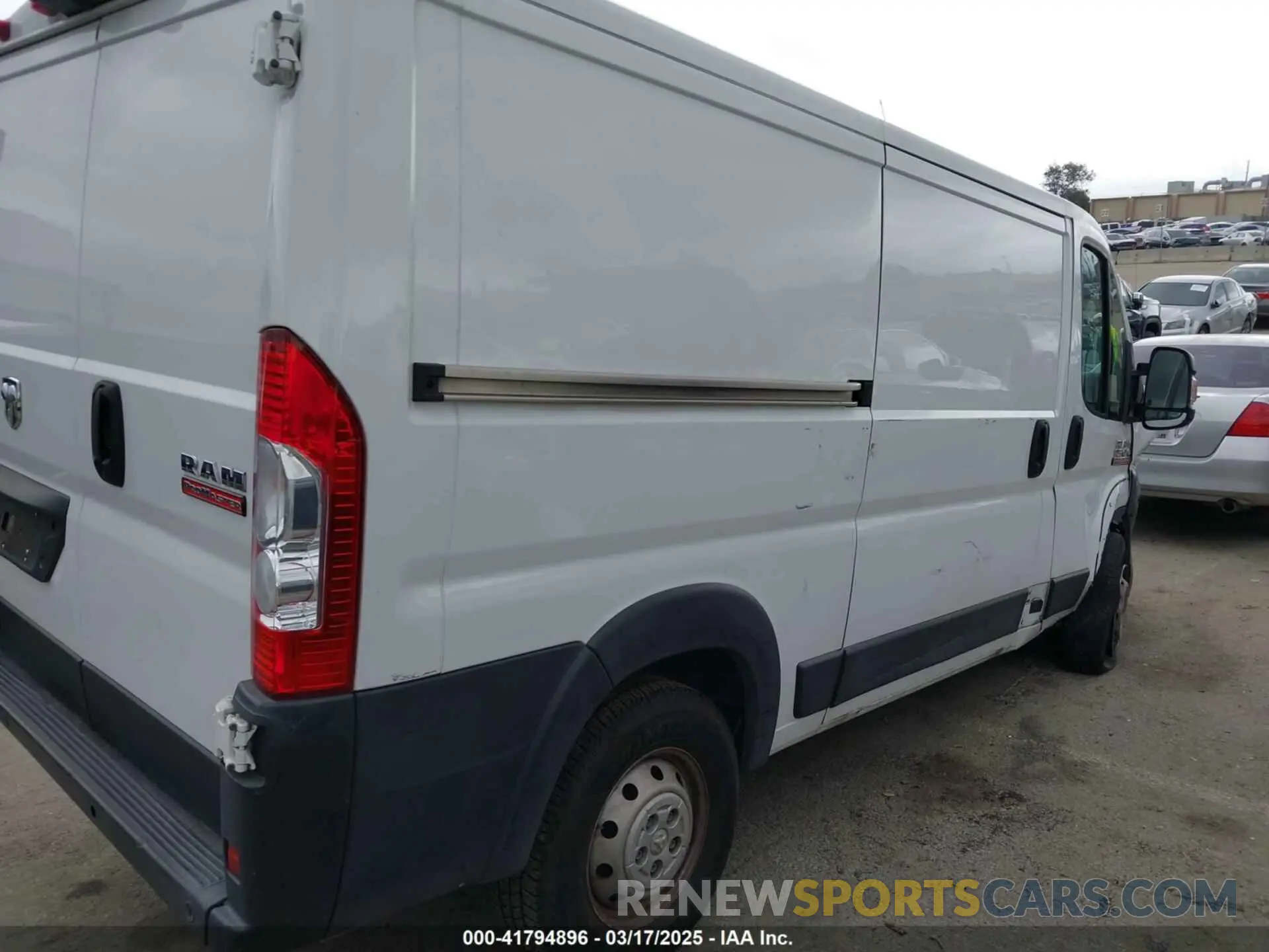 18 Photograph of a damaged car 3C6TRVAG4KE562478 RAM PROMASTER 1500 2019